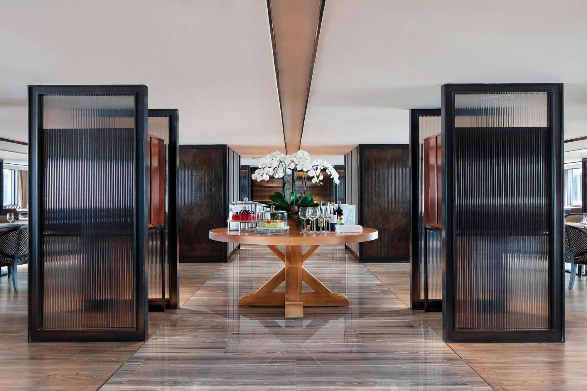 Grand Marquis Suite, M Club lounge access, 1 Bedroom Executive Suite, 1 King