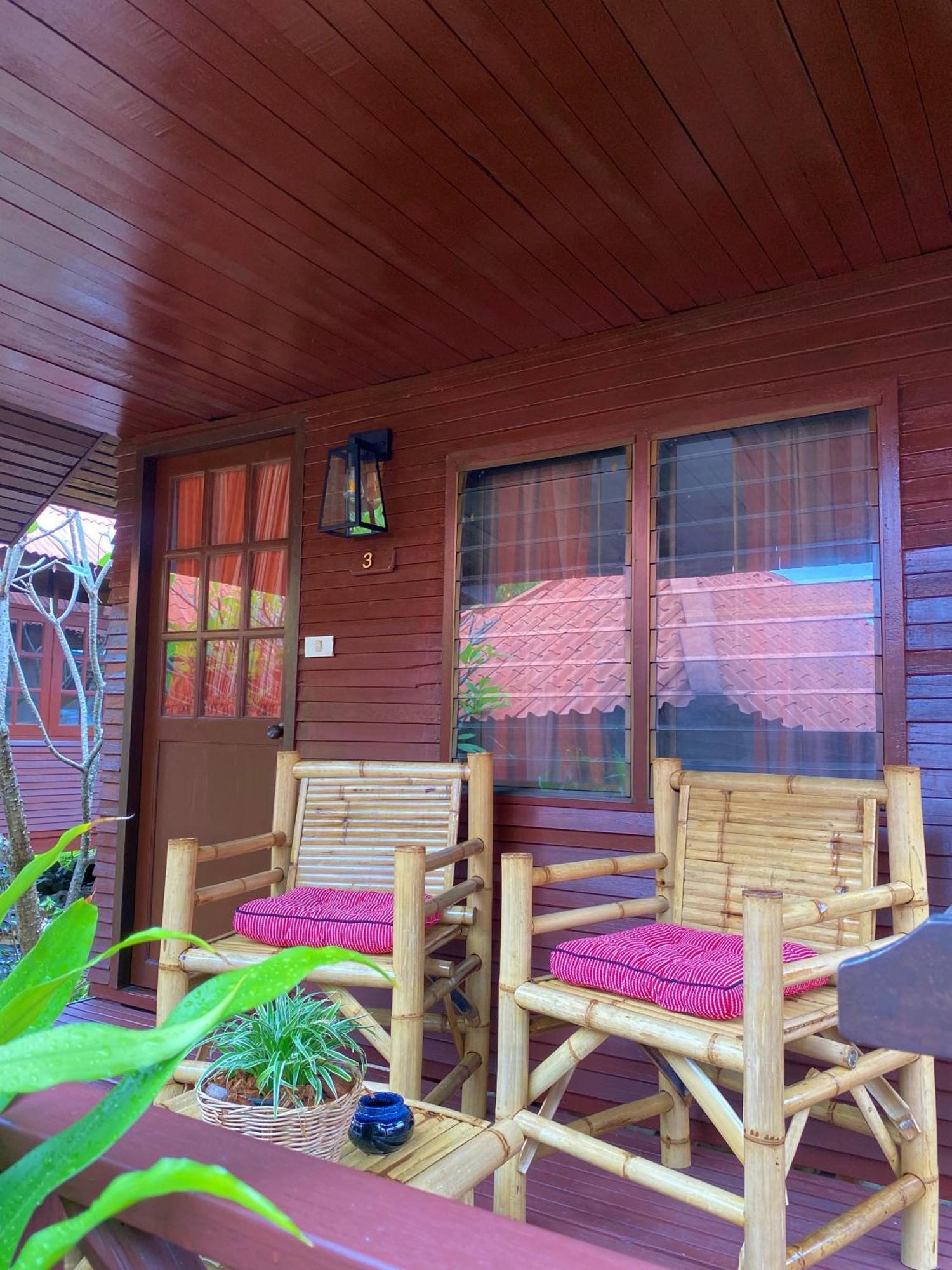 Bungalow Garden View