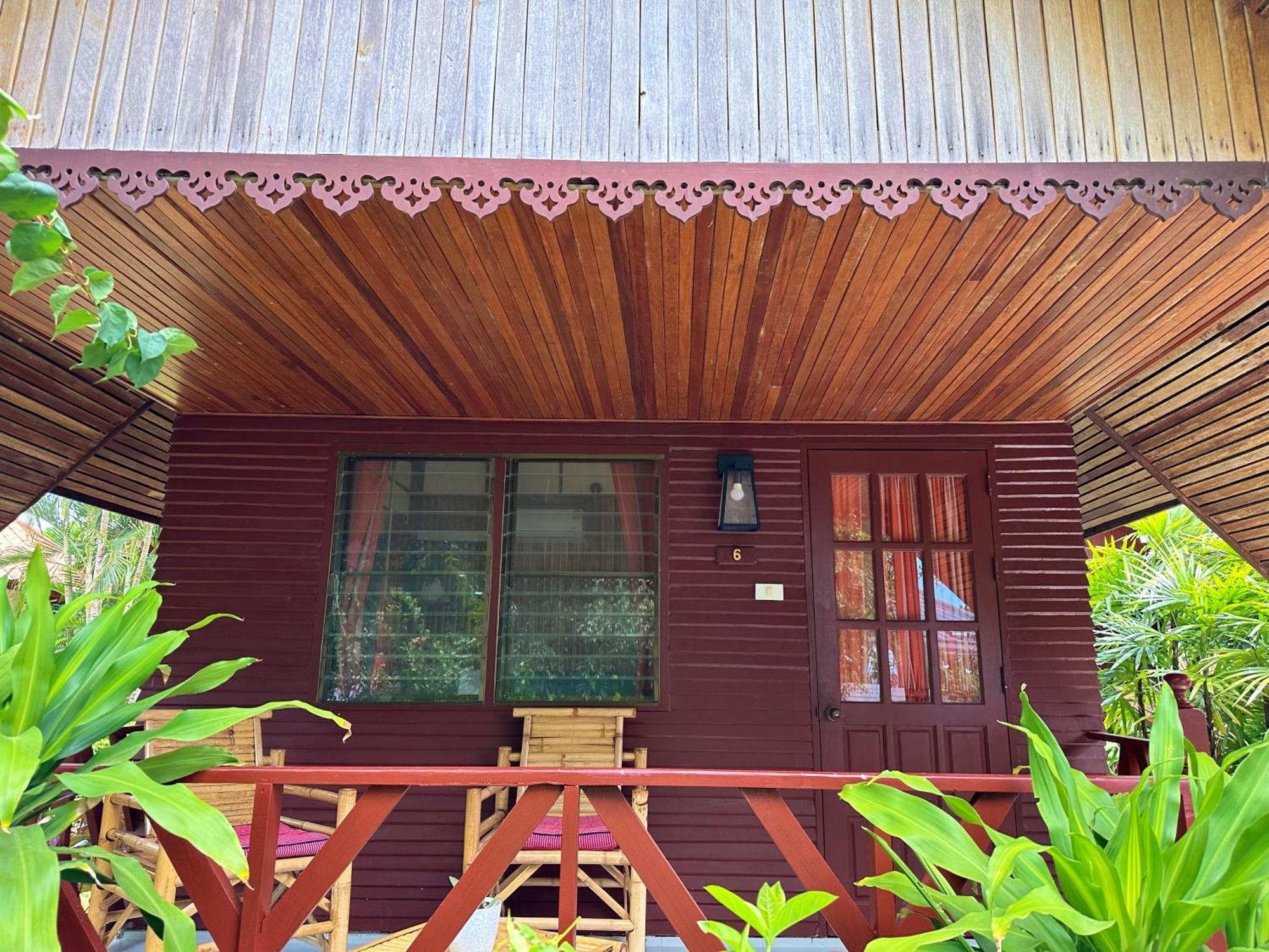 Bungalow Garden View