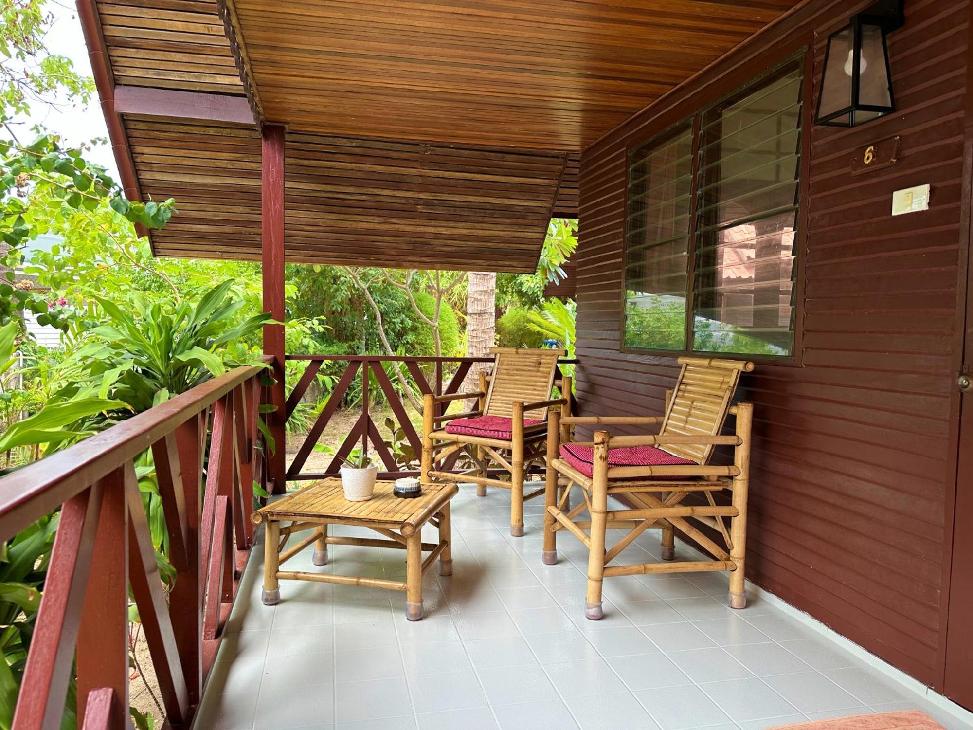Bungalow Garden View