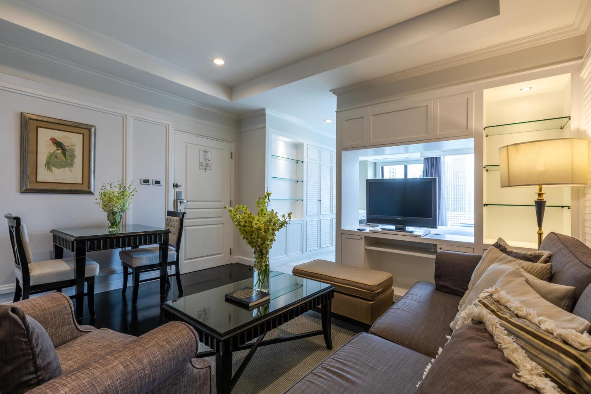 Studio Suite Lounge Access