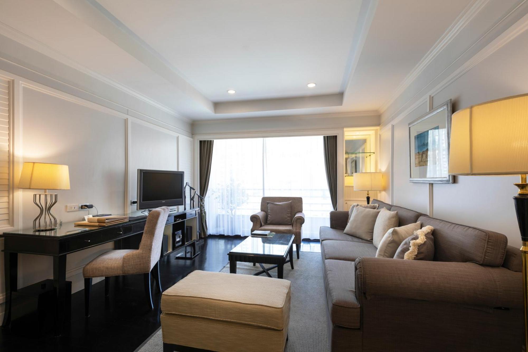 One Bedroom Suite Lounge Access