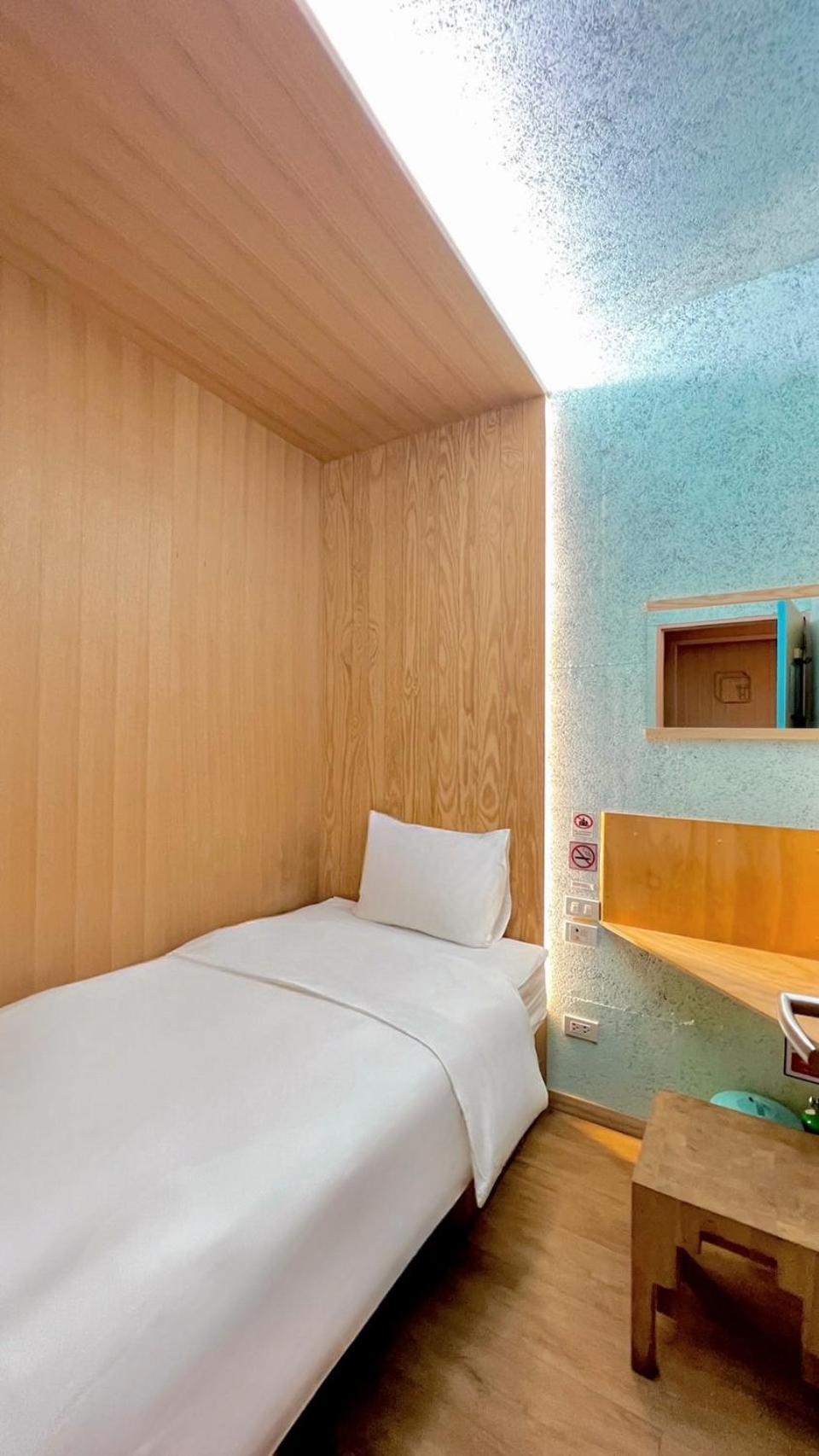 Single Room only 4 hrs Time of 01 am 0400 am