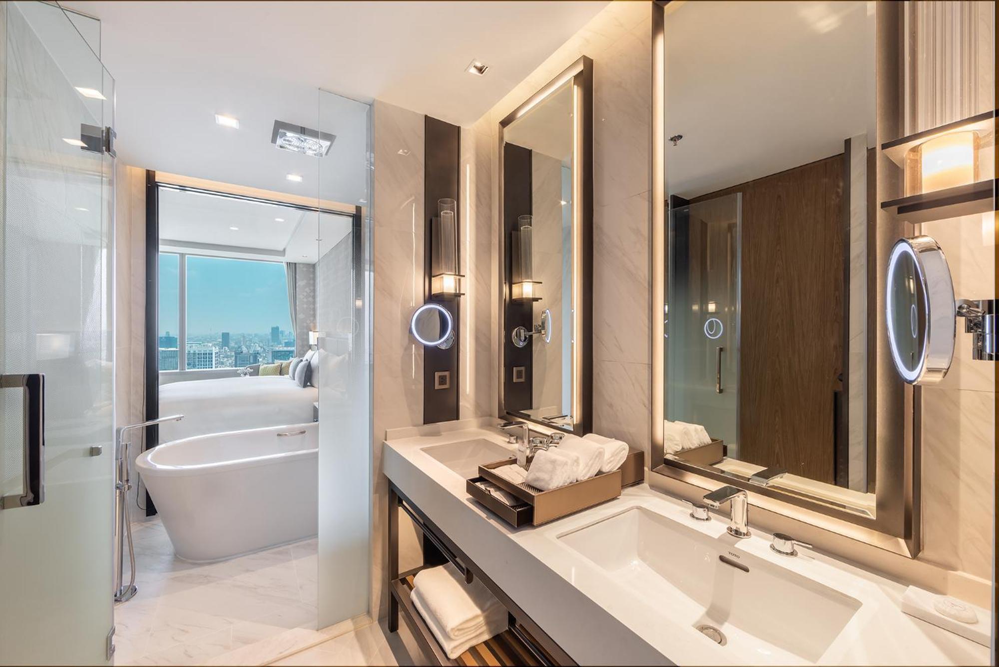Deluxe Lounge Access