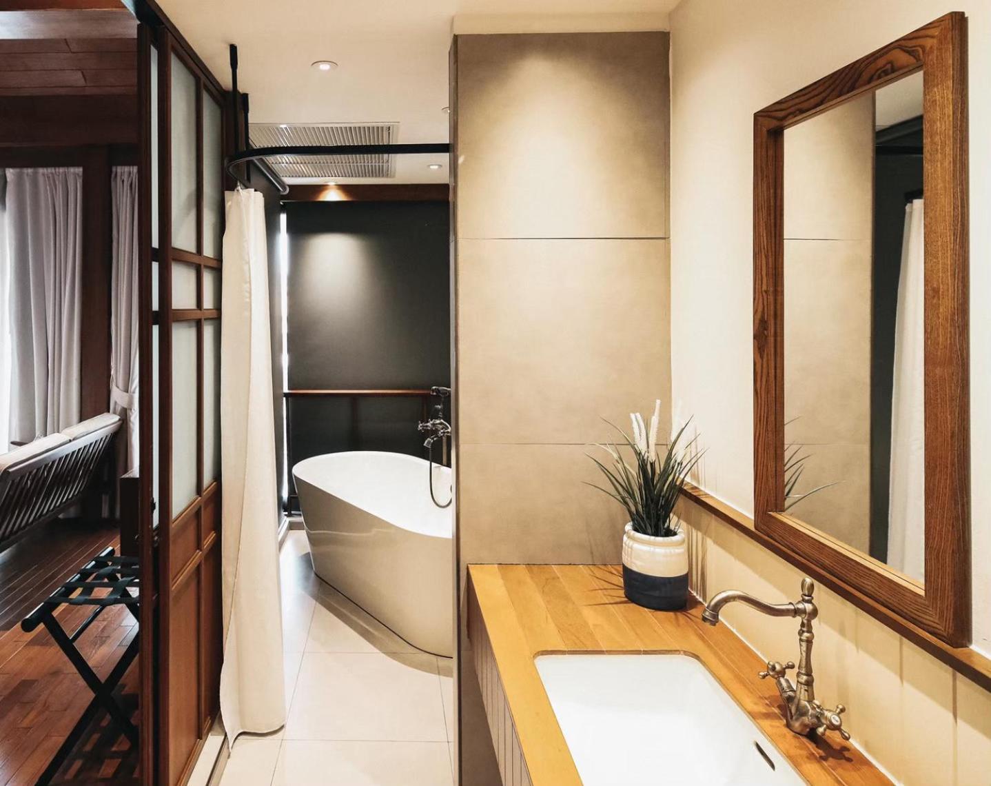 Suite with River Front and Canal View