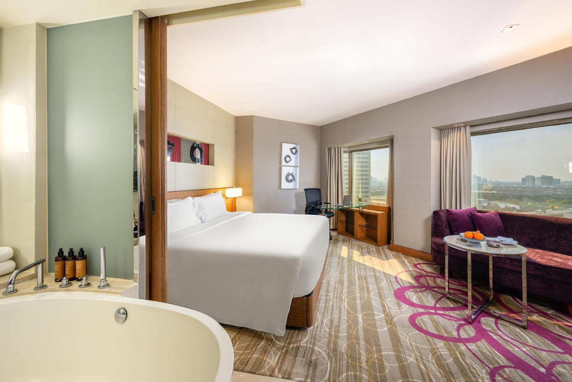 Deluxe Suite King