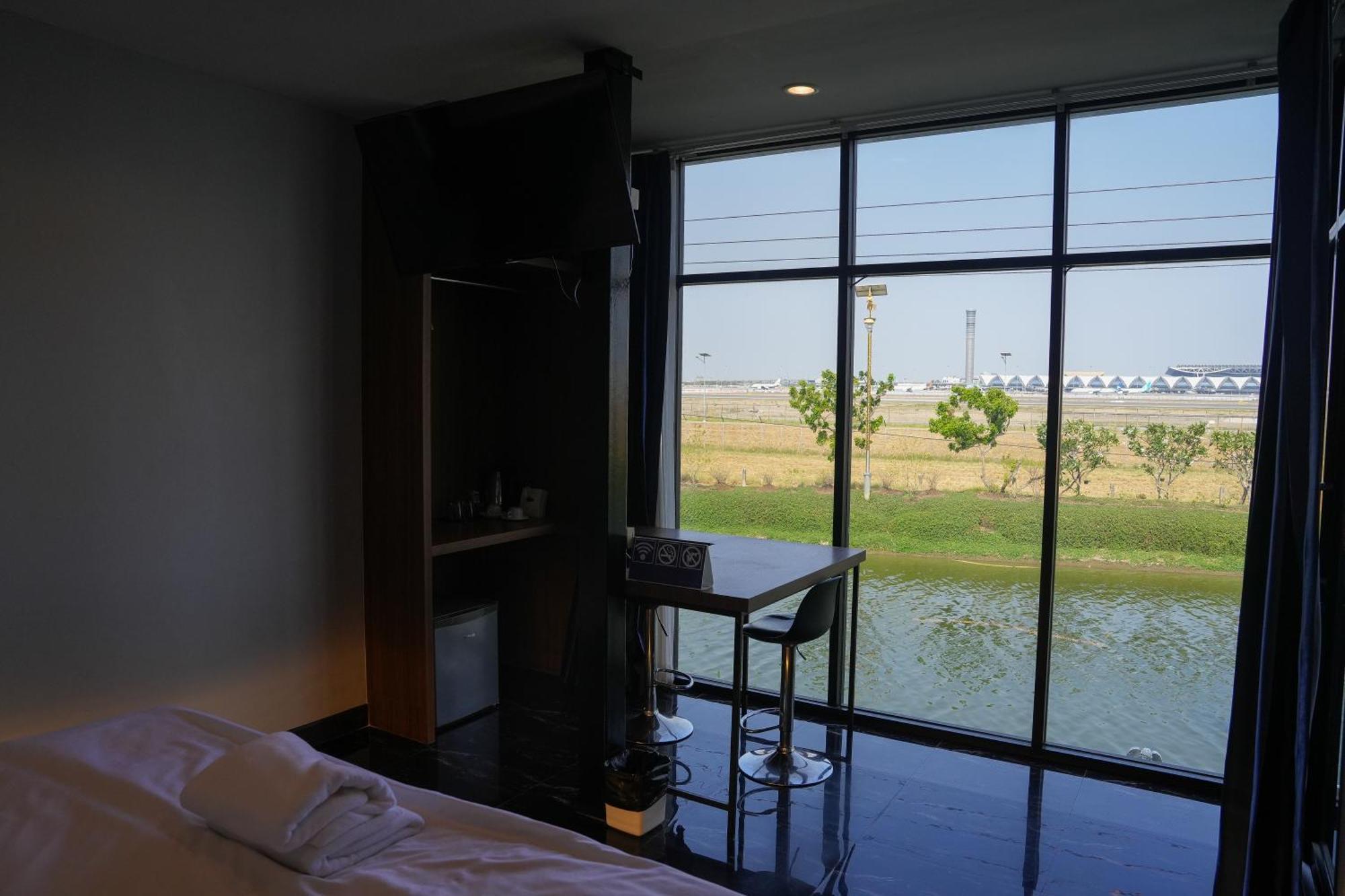 Deluxe King Suite