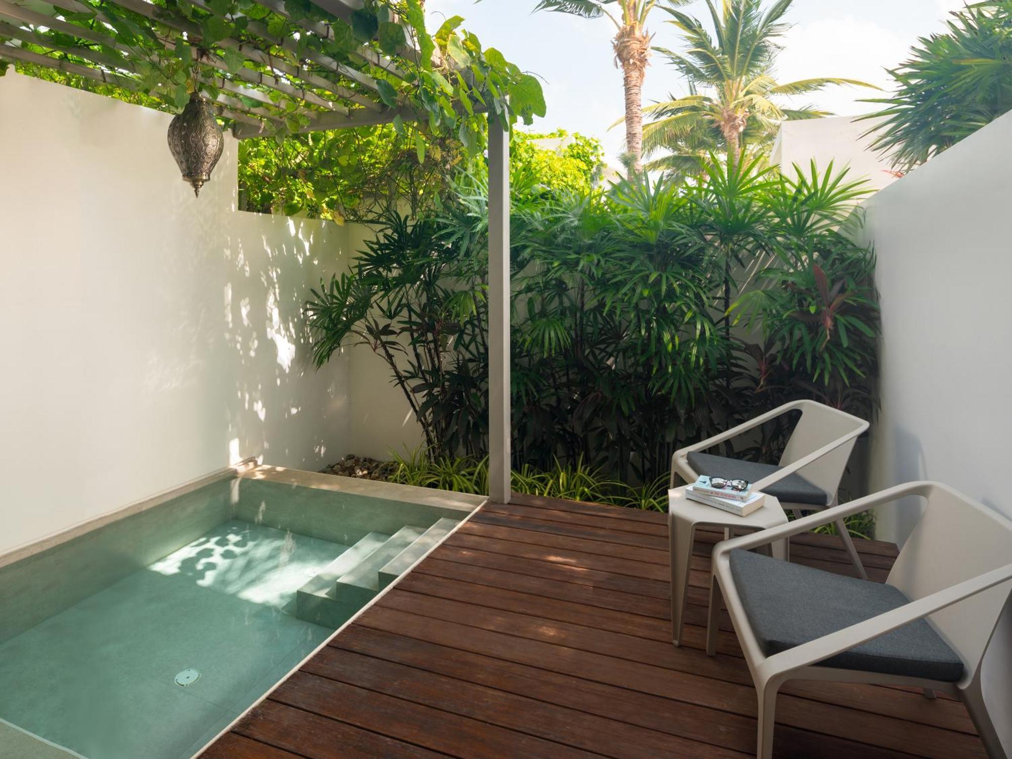 Deluxe Spa Pool