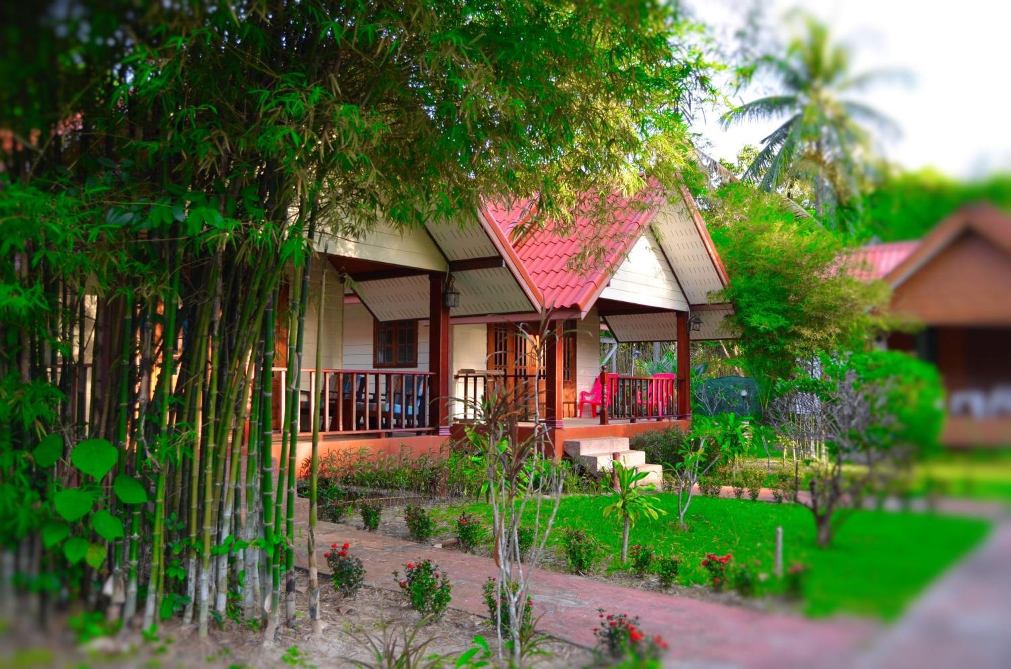 Bungalow Garden View