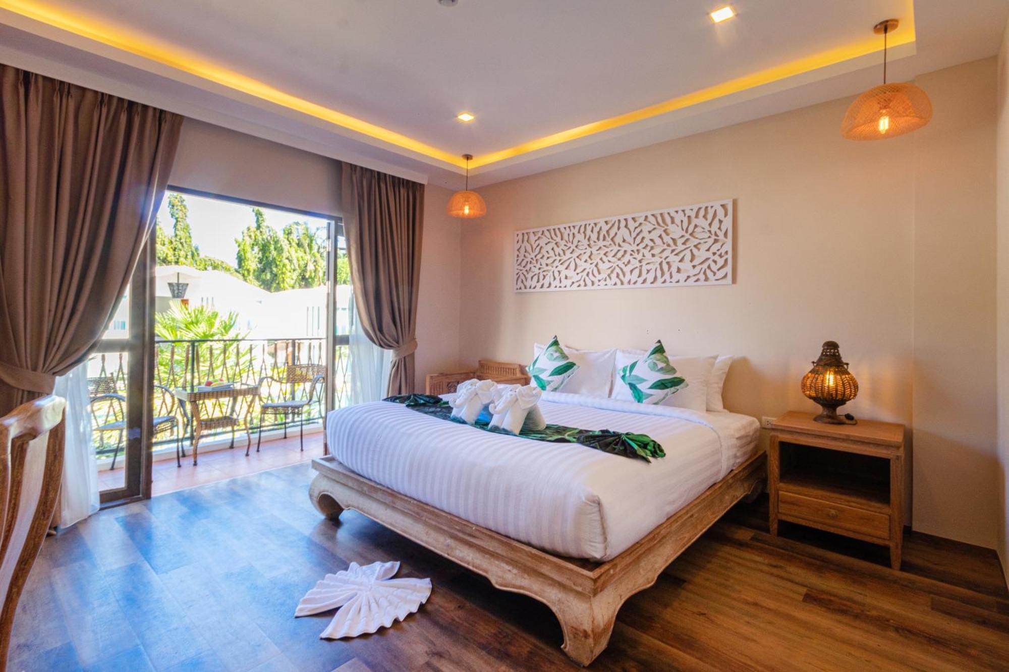 Superior Pool View Room
