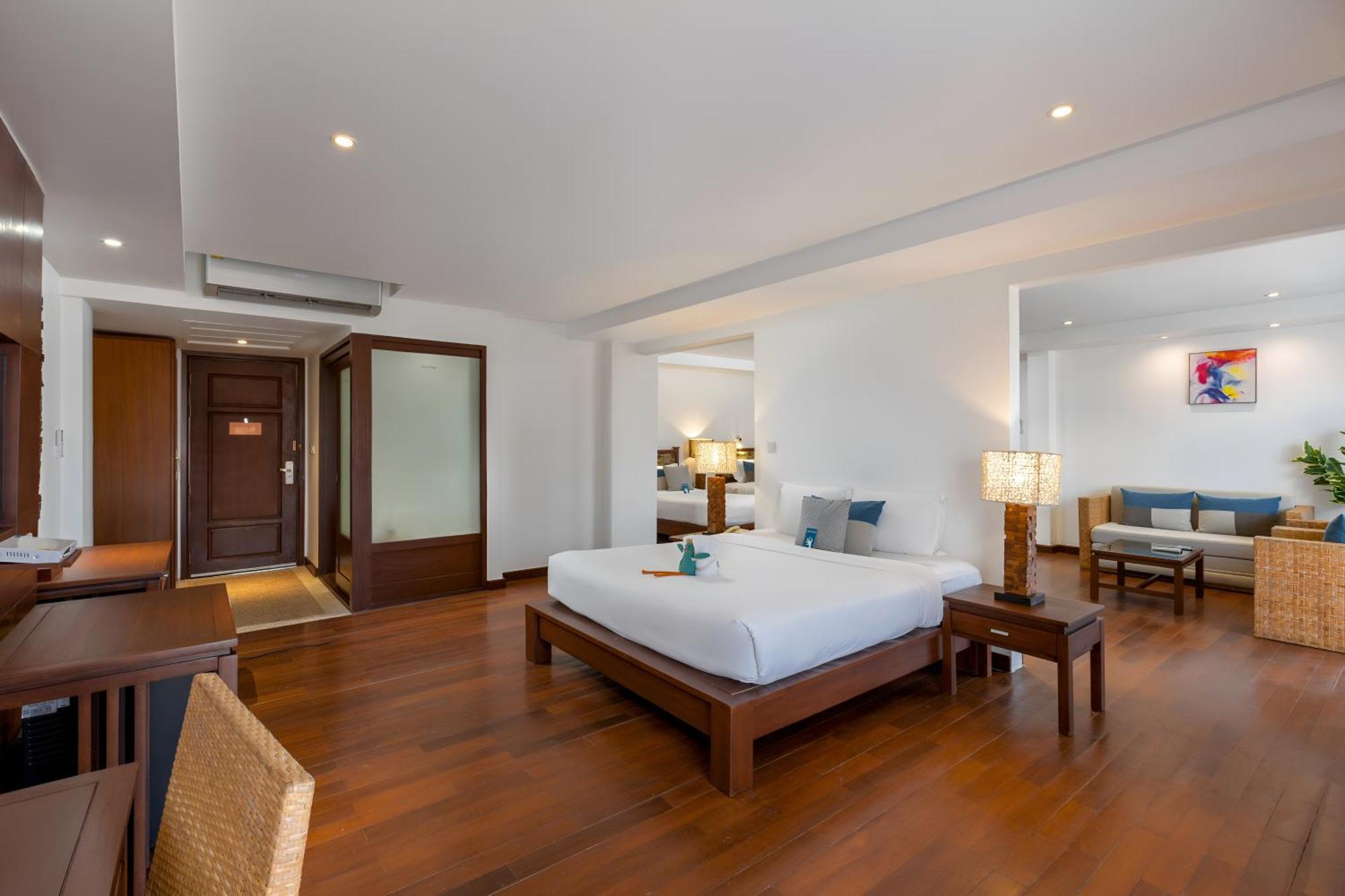 Deluxe Family Room