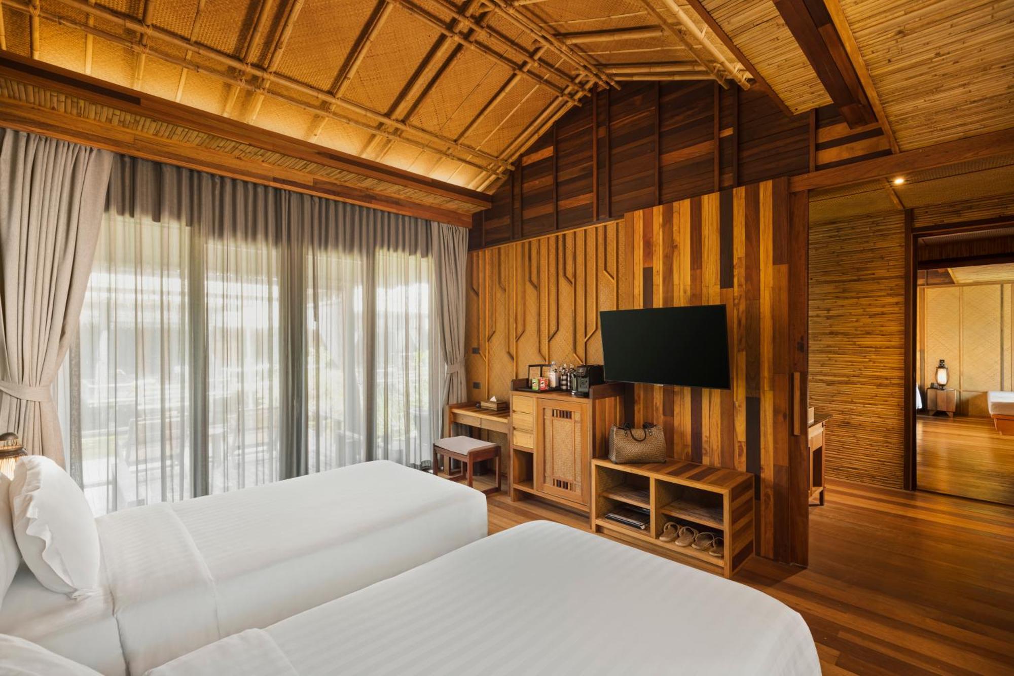 Family Suite Water Villa Schedule Shuttle to Ao Nang Beach or Railay Beach