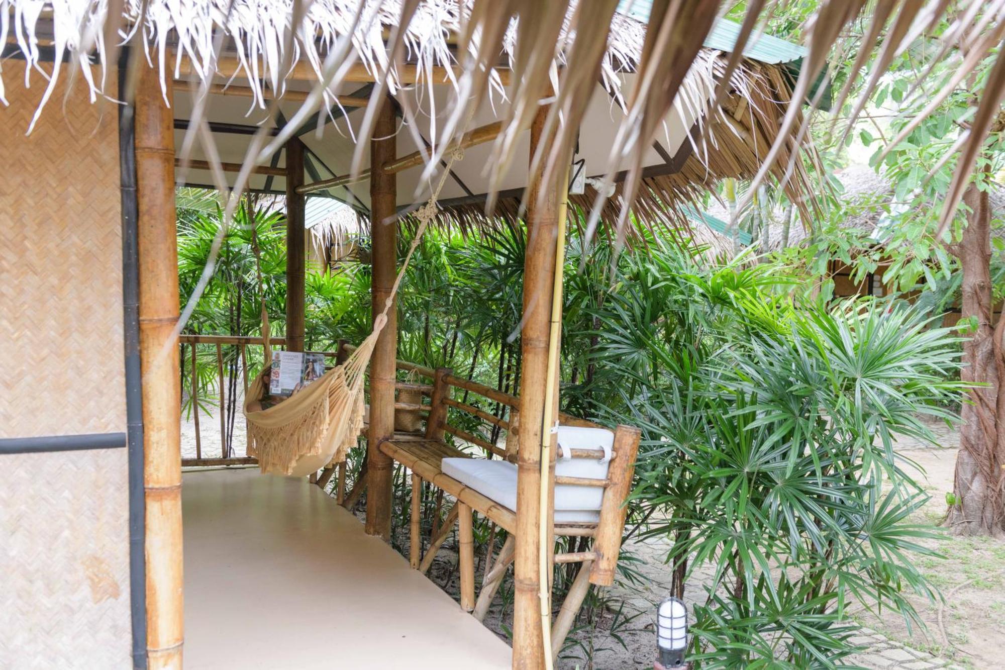 Bungalow Garden View