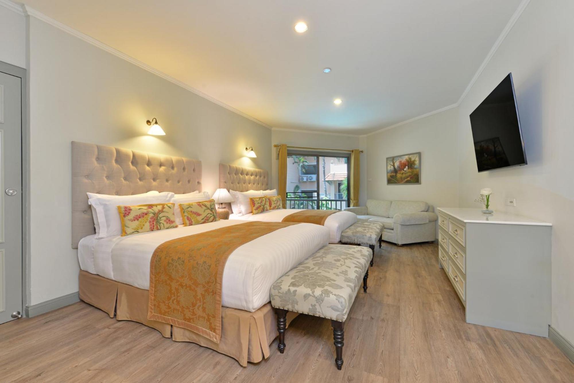 Doppelzimmer mit Balkon und Poolblick