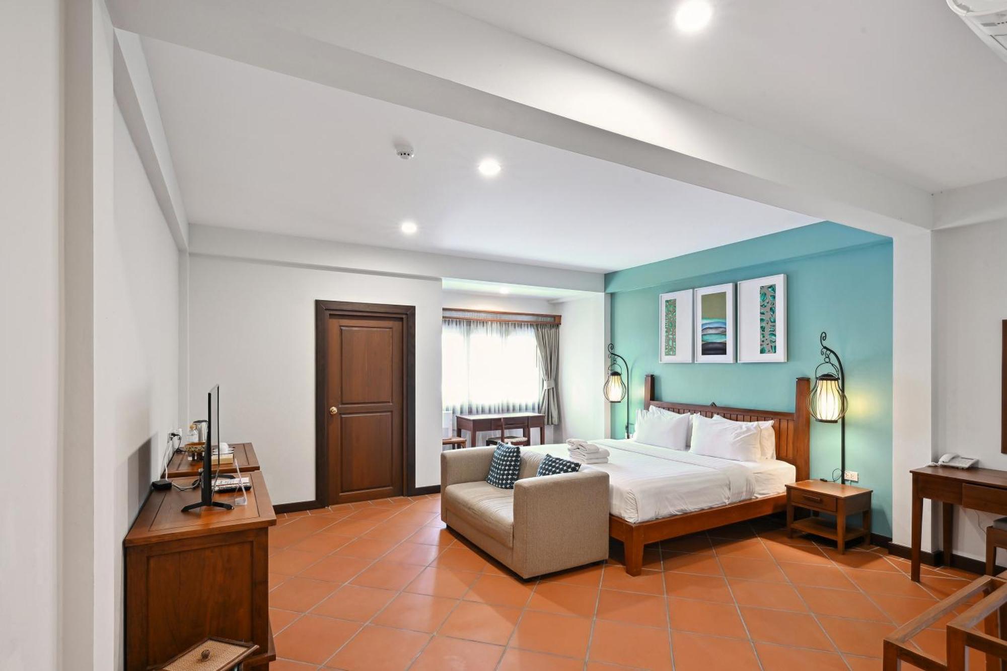 Pool view Executive King,1586190769:JPEG