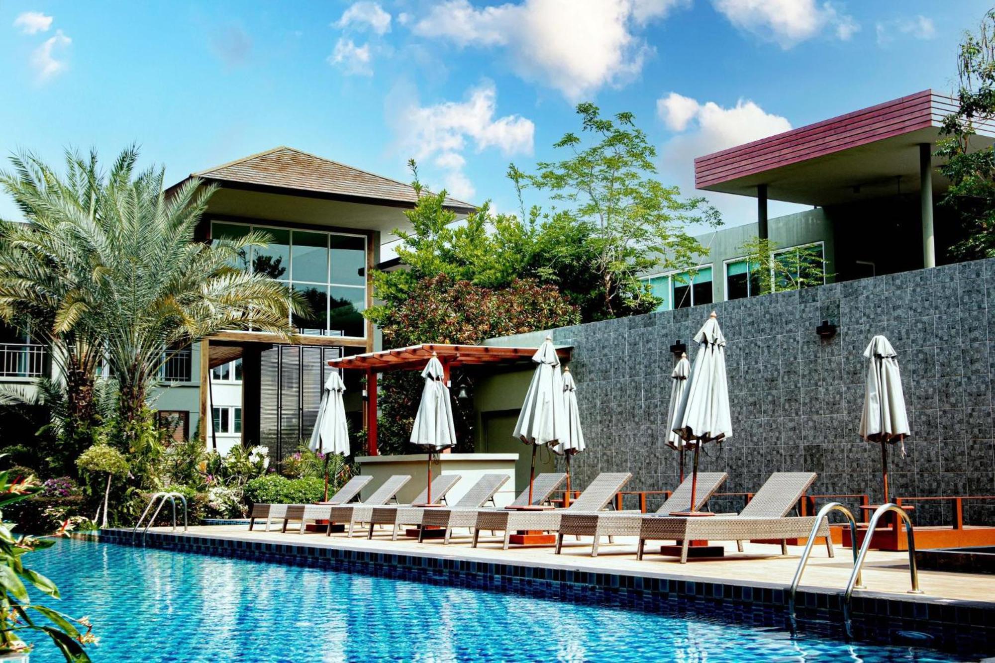 Deluxe Double or Twin Room Pool Access