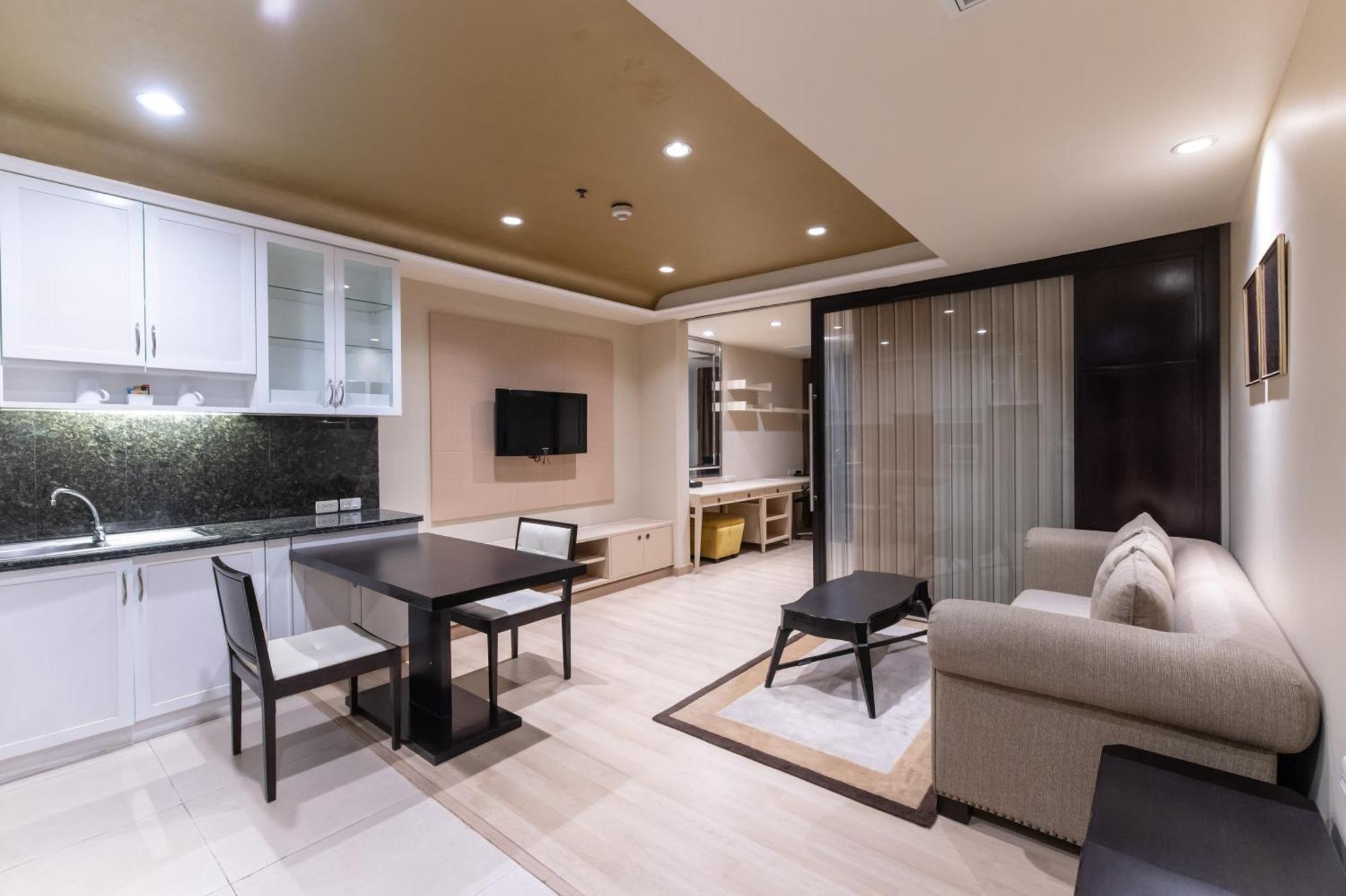 Grand One Bedroom Suite,1587497920:JPEG