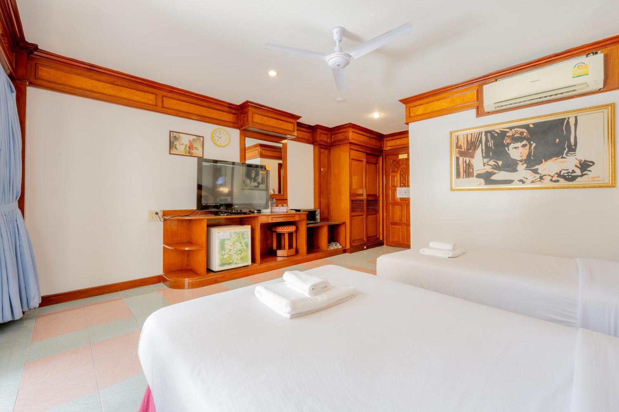 Standard Twin Room