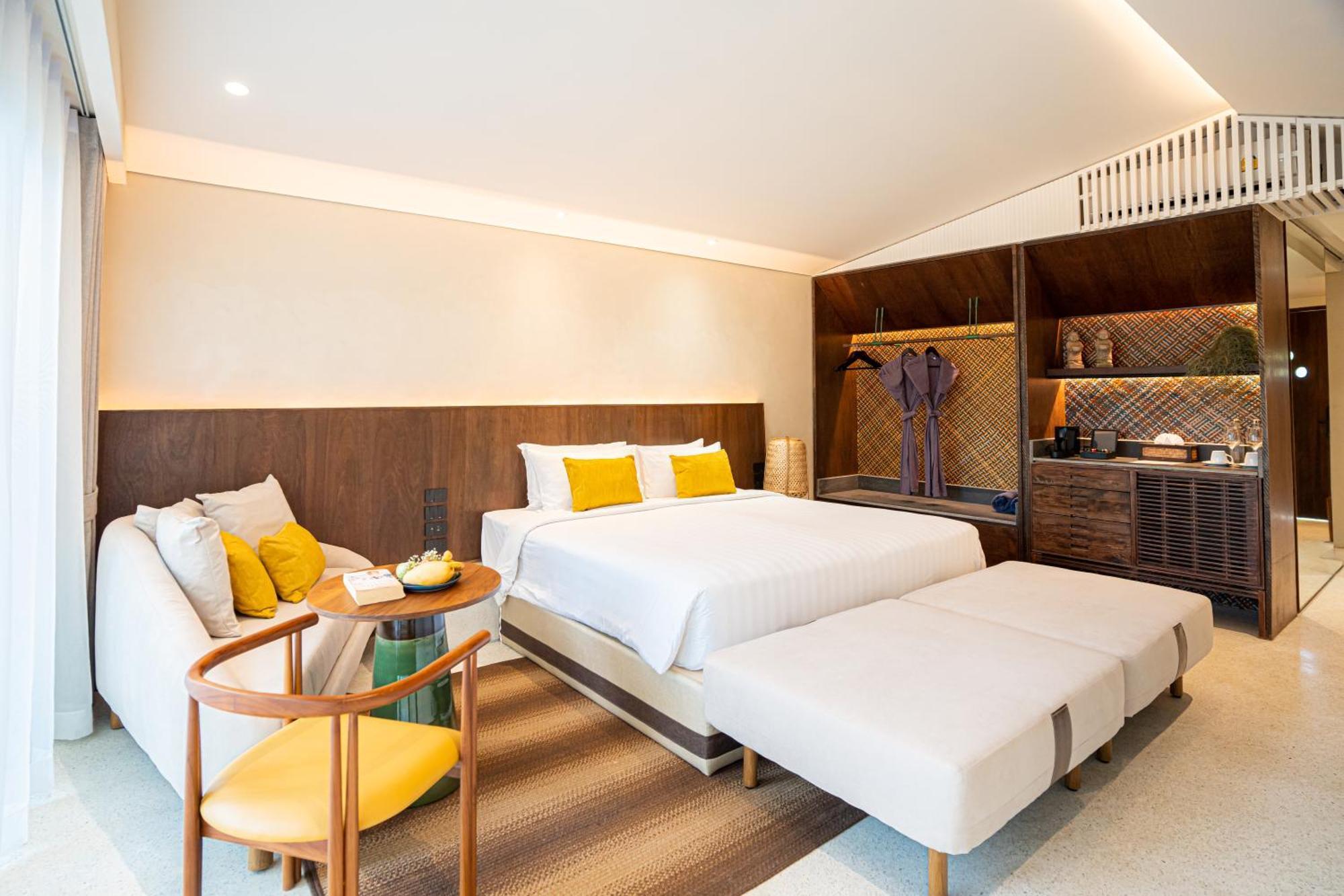 LUX Jacuzzi Suite Unlimited 24-Hour Water Shuttle Service