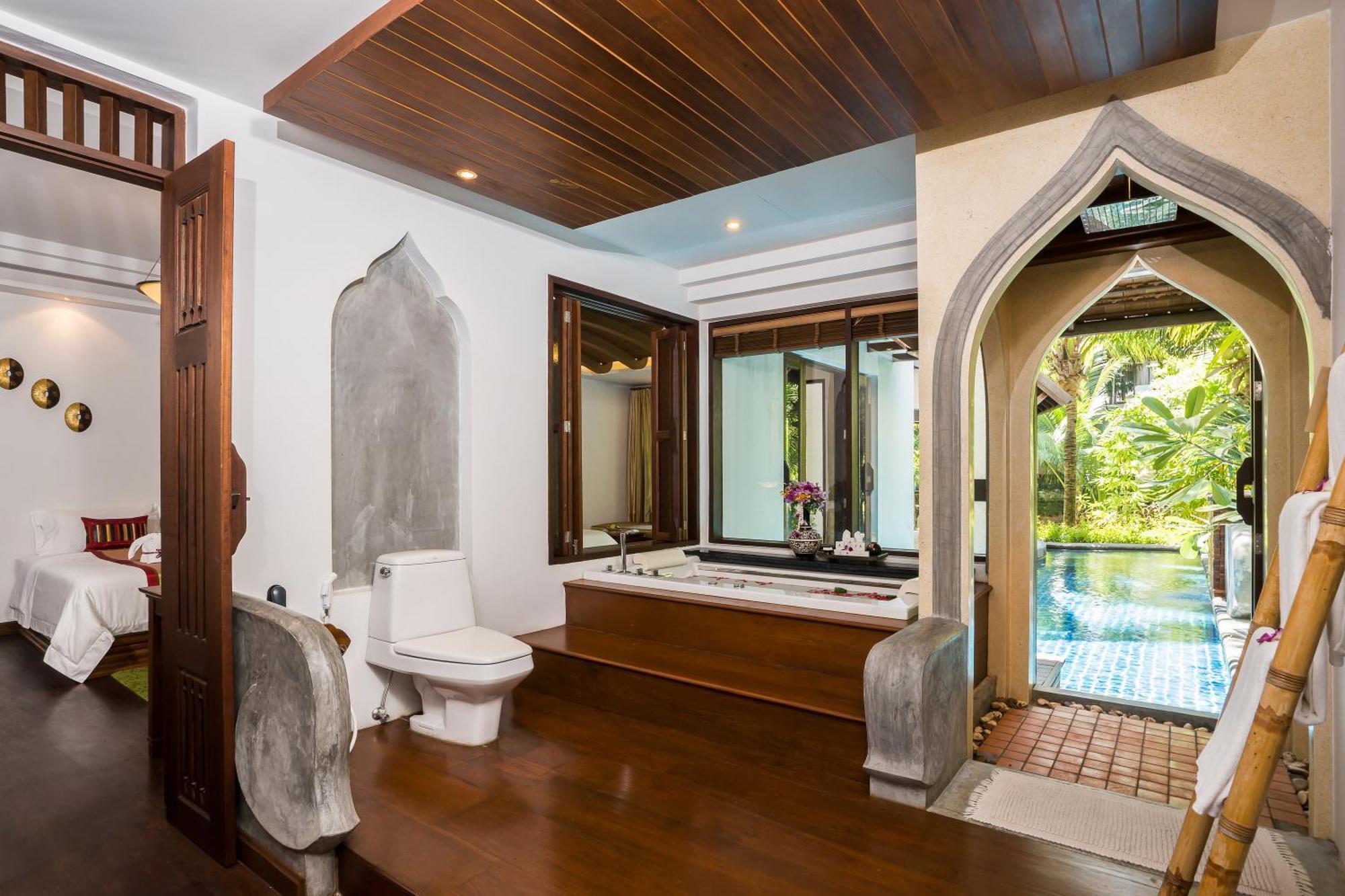 One-Bedroom Family Pool Suite