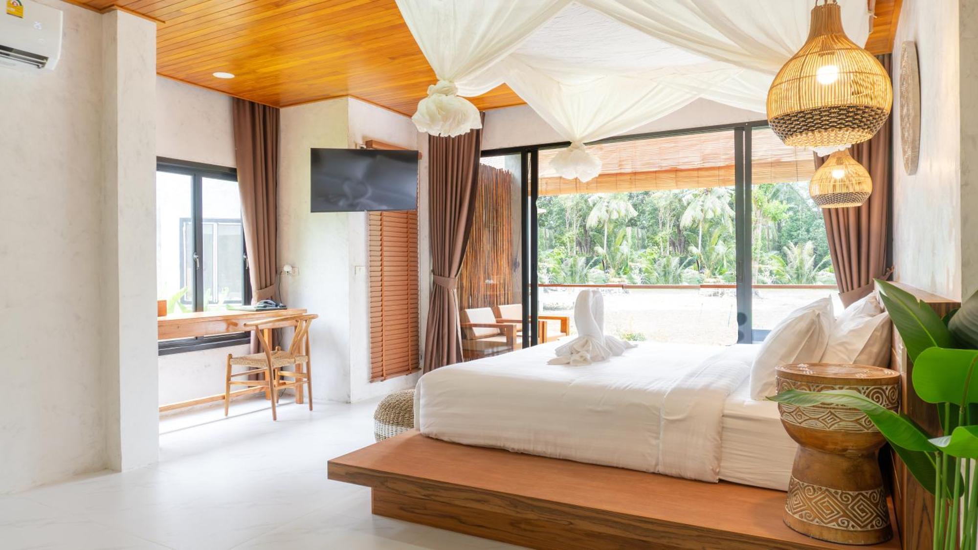 Lagoon Pavilion Room Spa Bath