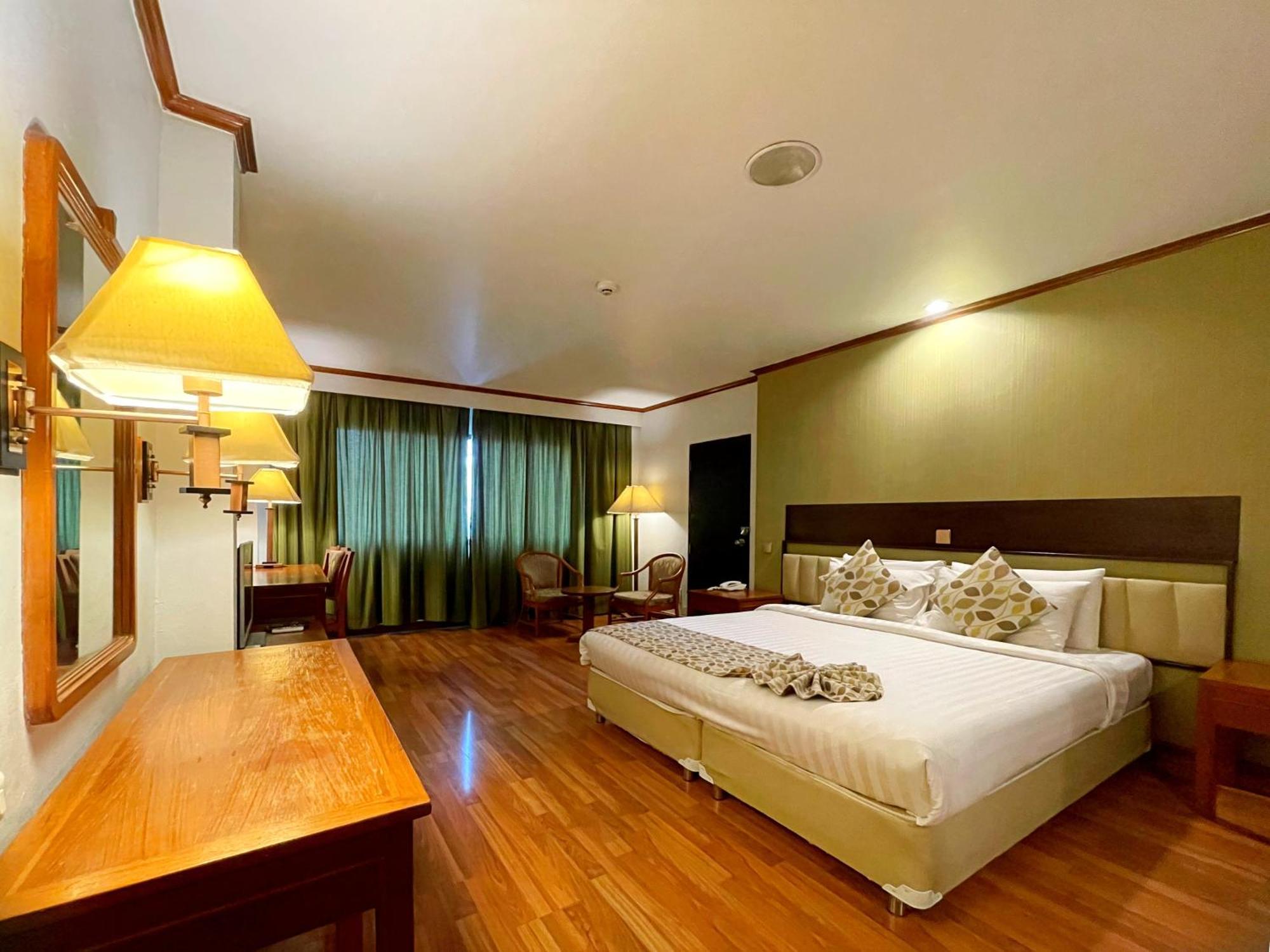 Deluxe King Room