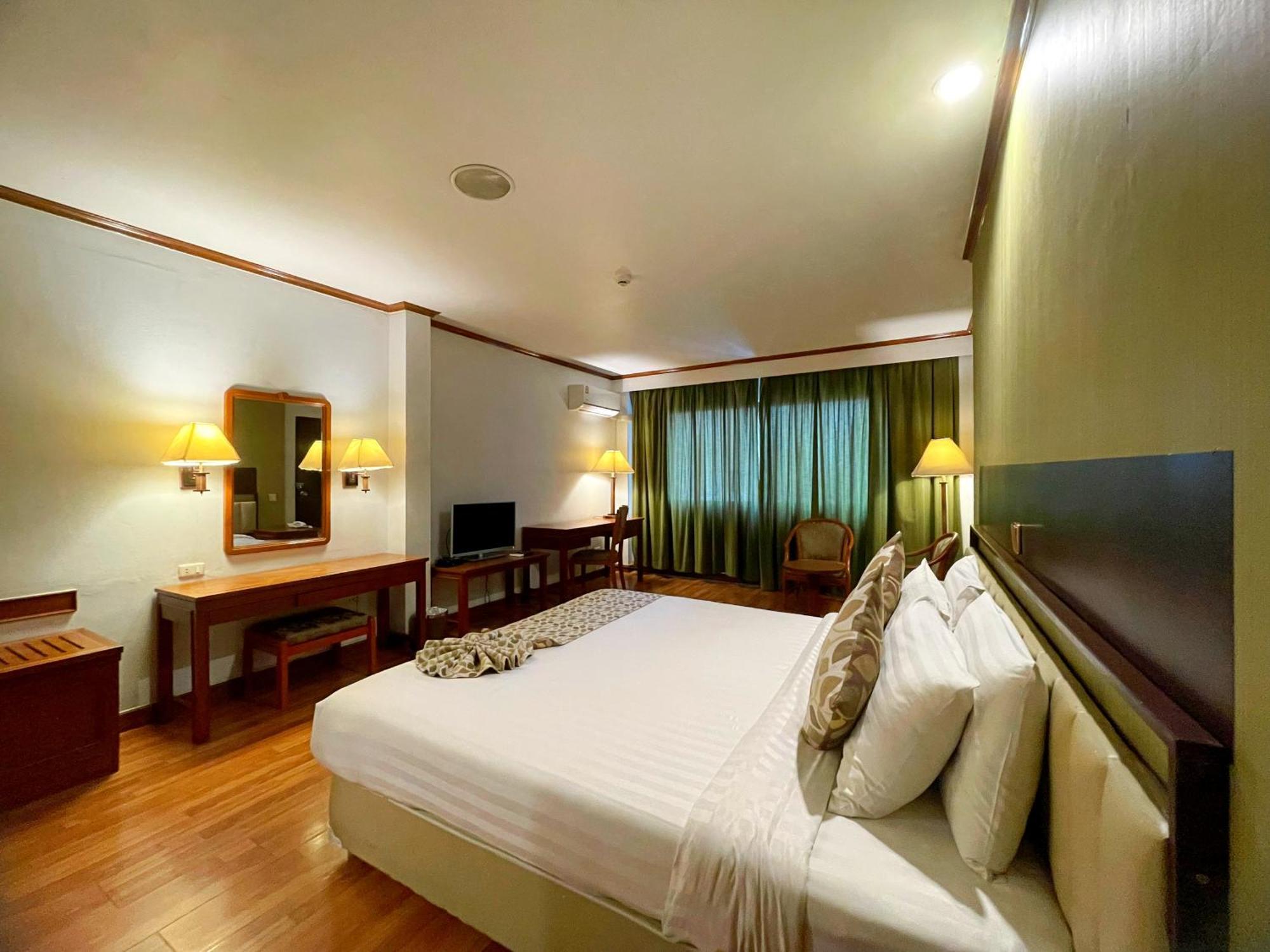 Deluxe King Room