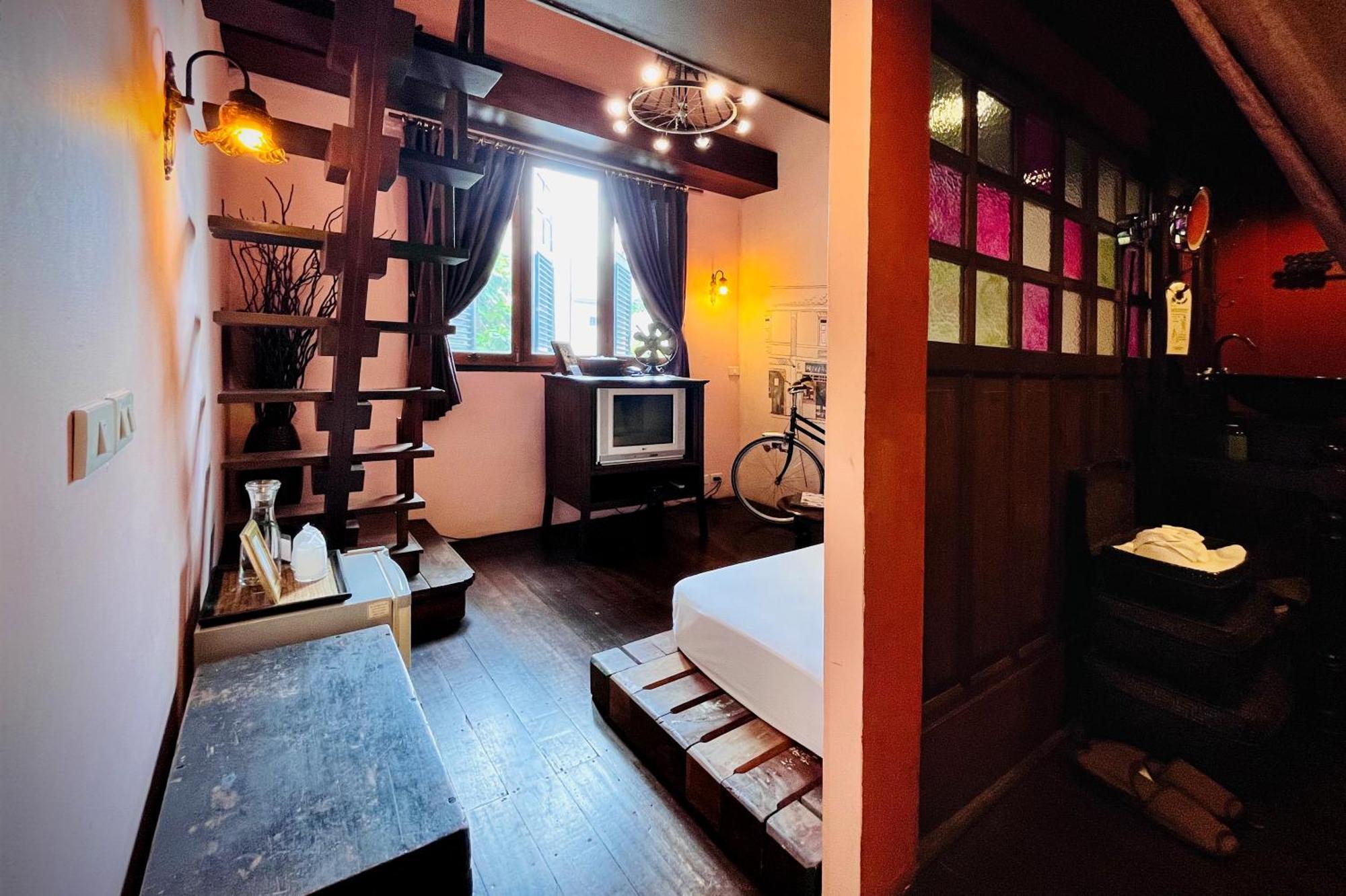 Queen Loft Suite