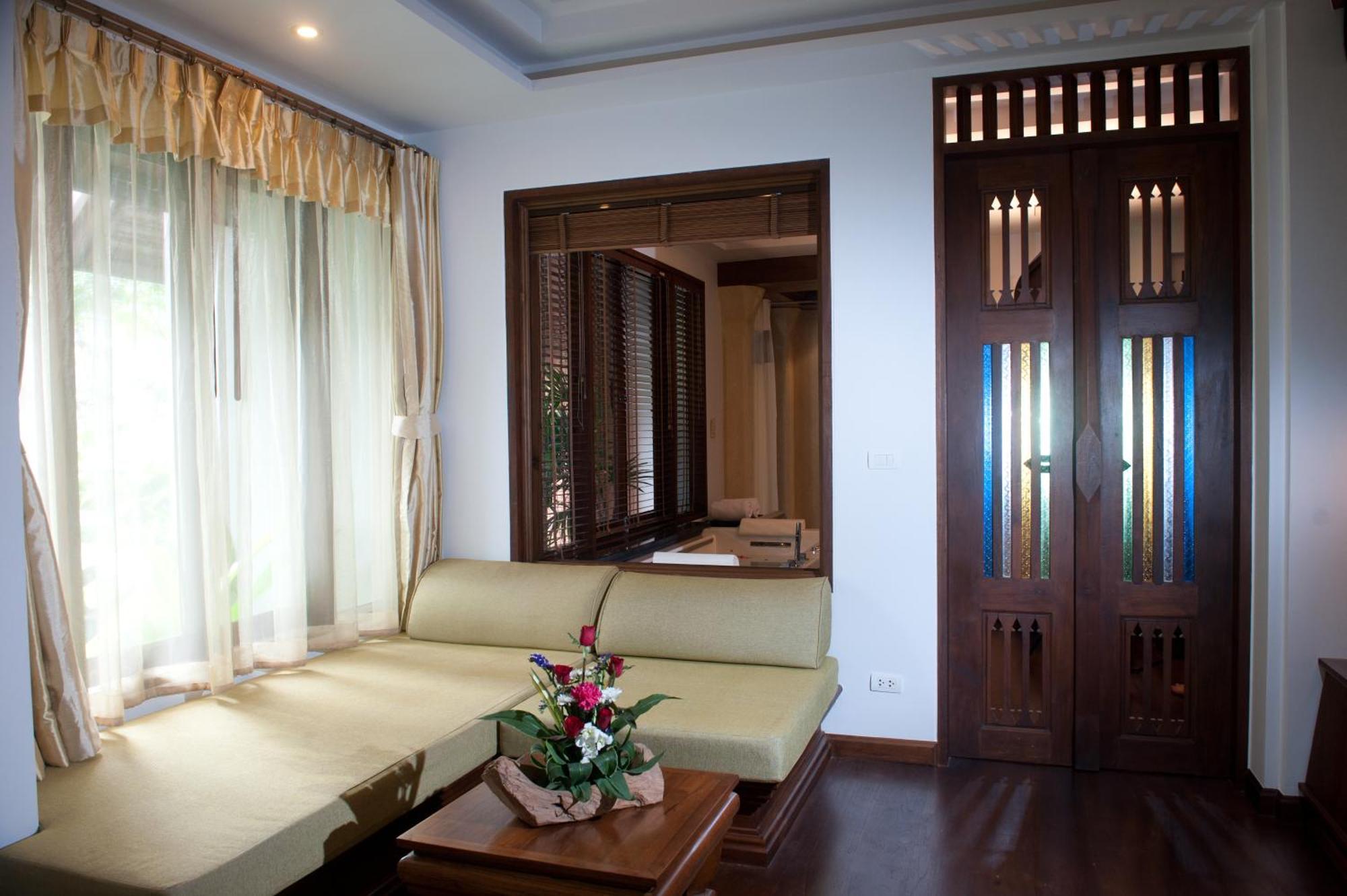 Pool Suite Garden View