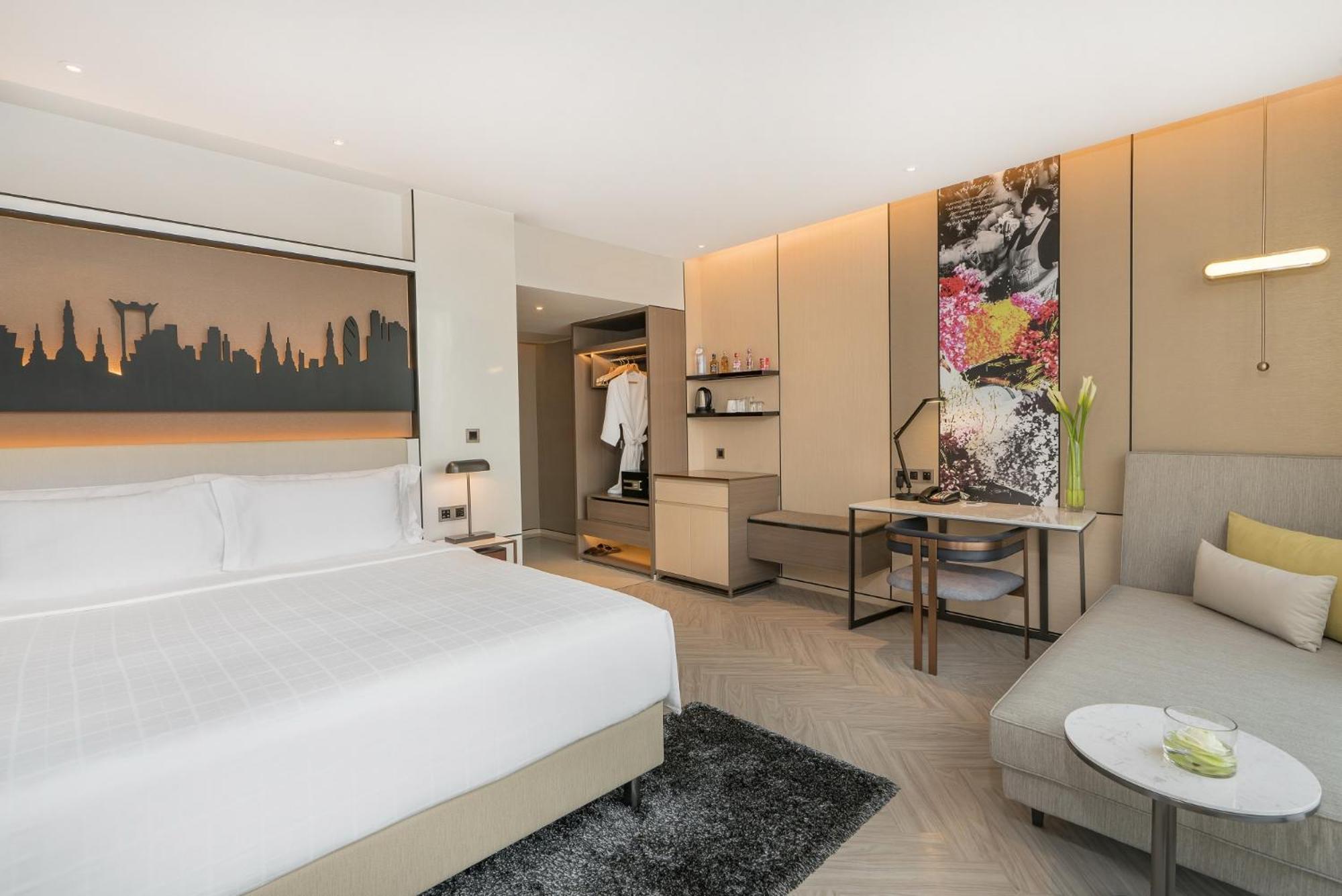 Grand Deluxe Corner King Room