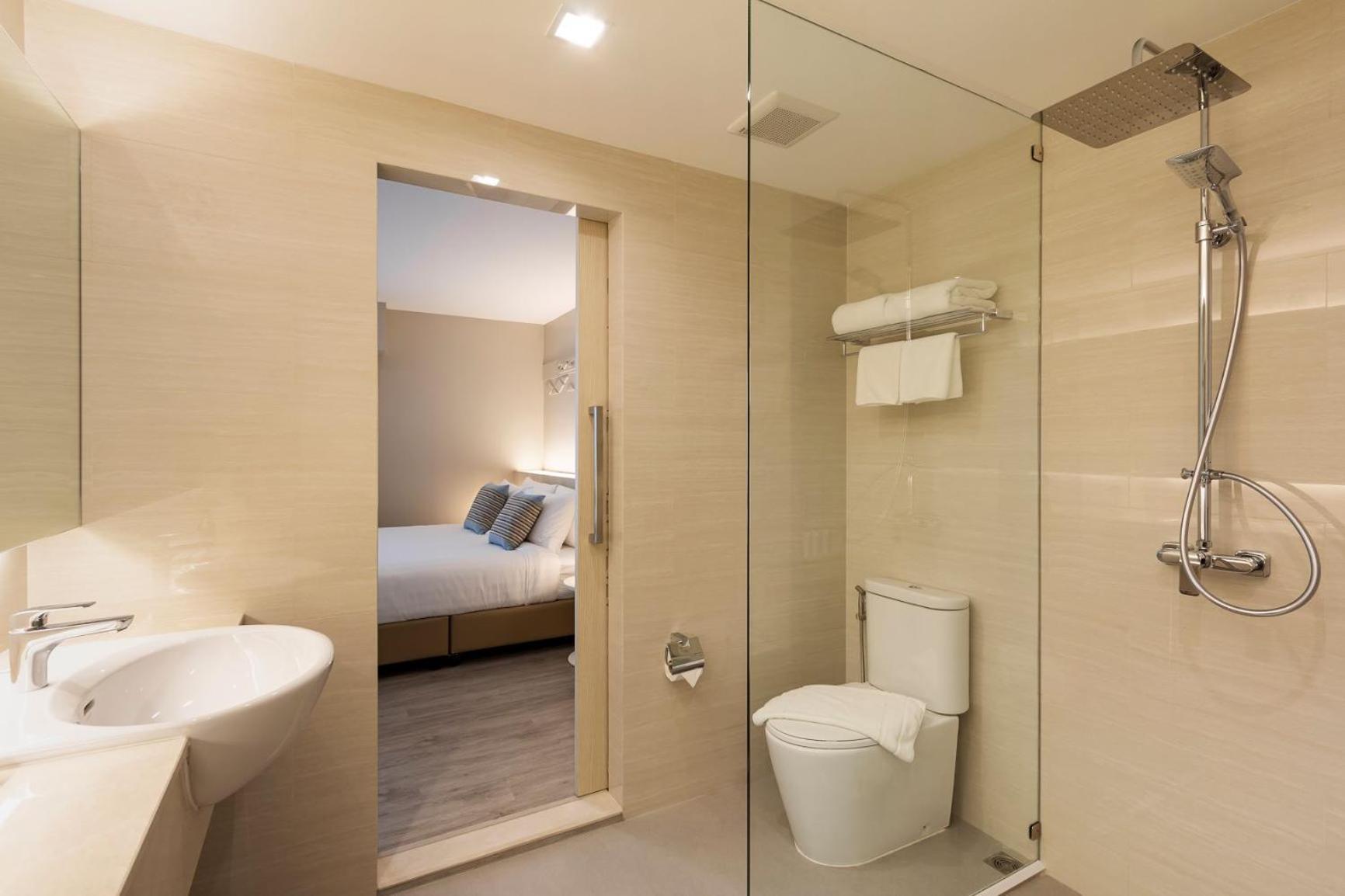 Deluxe Pool View Room