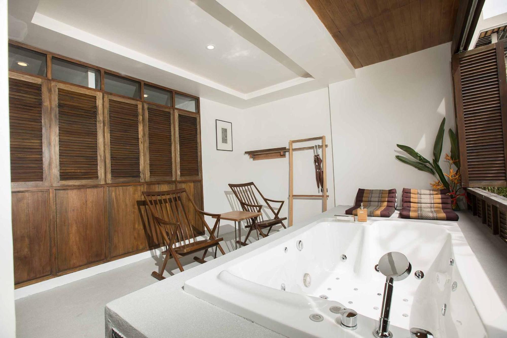 Forest Suite Spa Bath