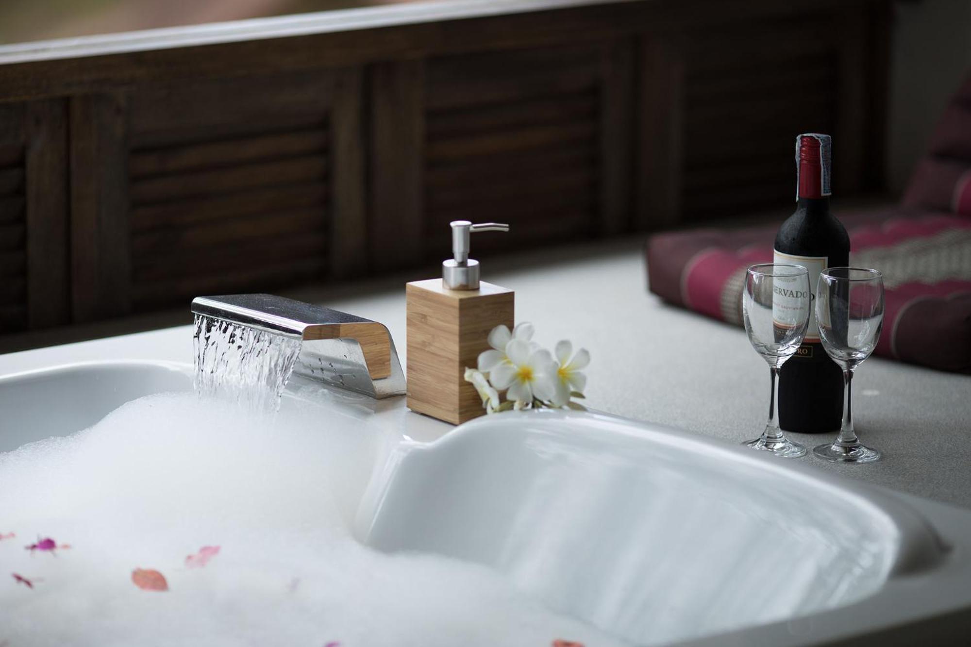 Moonlight Suite Spa Bath