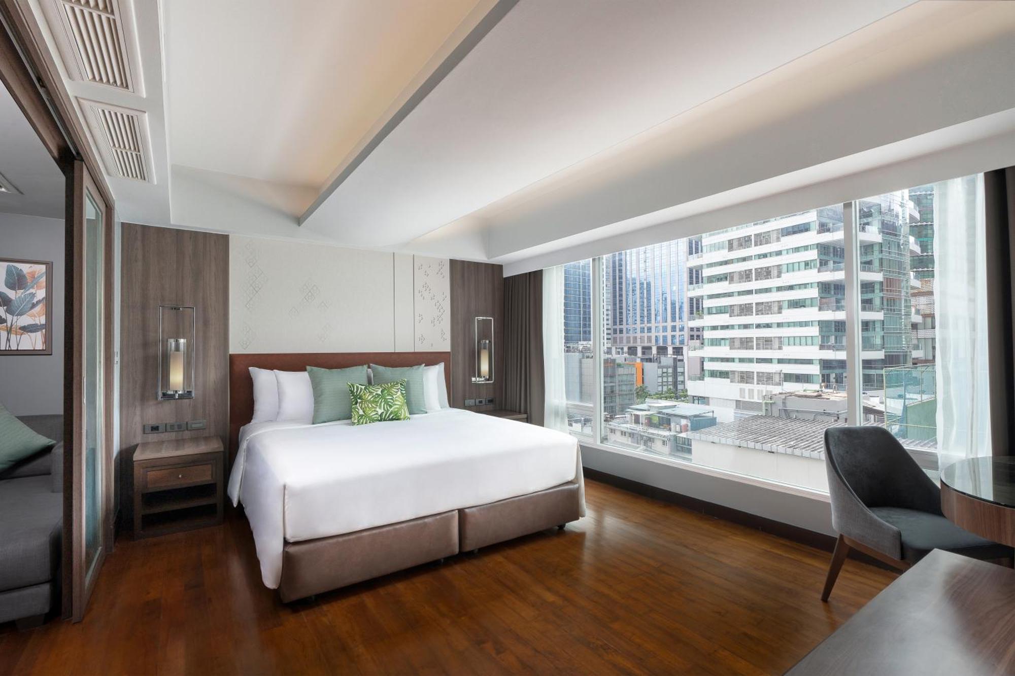 Deluxe One-Bedroom Apartment with One King Bed and Balcony