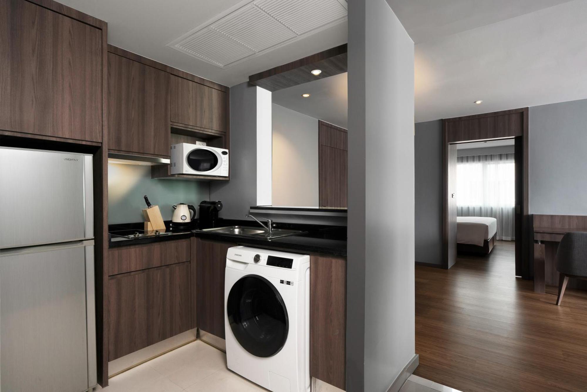 Executive One-Bedroom Apartment with One King Bed