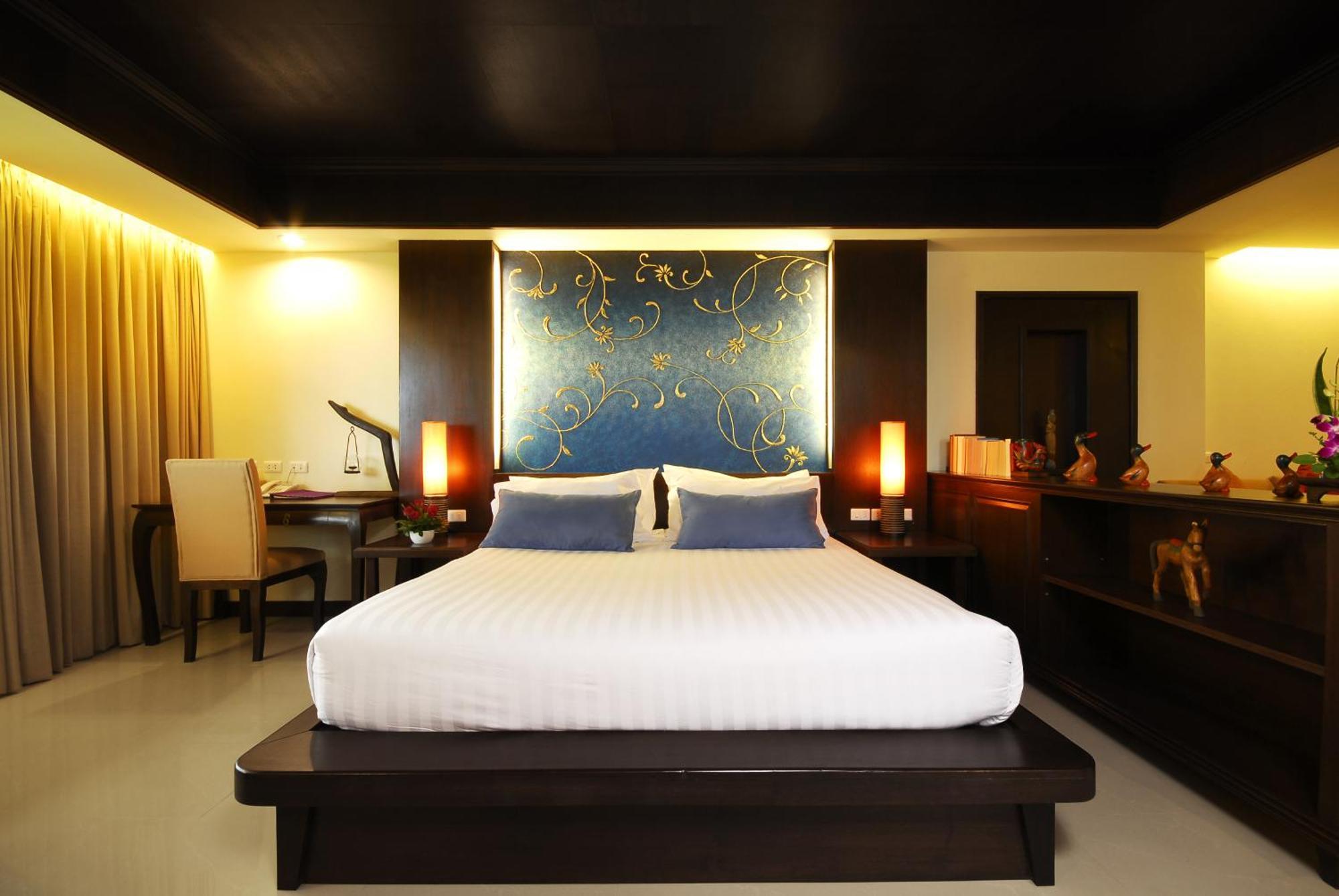 Orchid Jacuzzi Suite