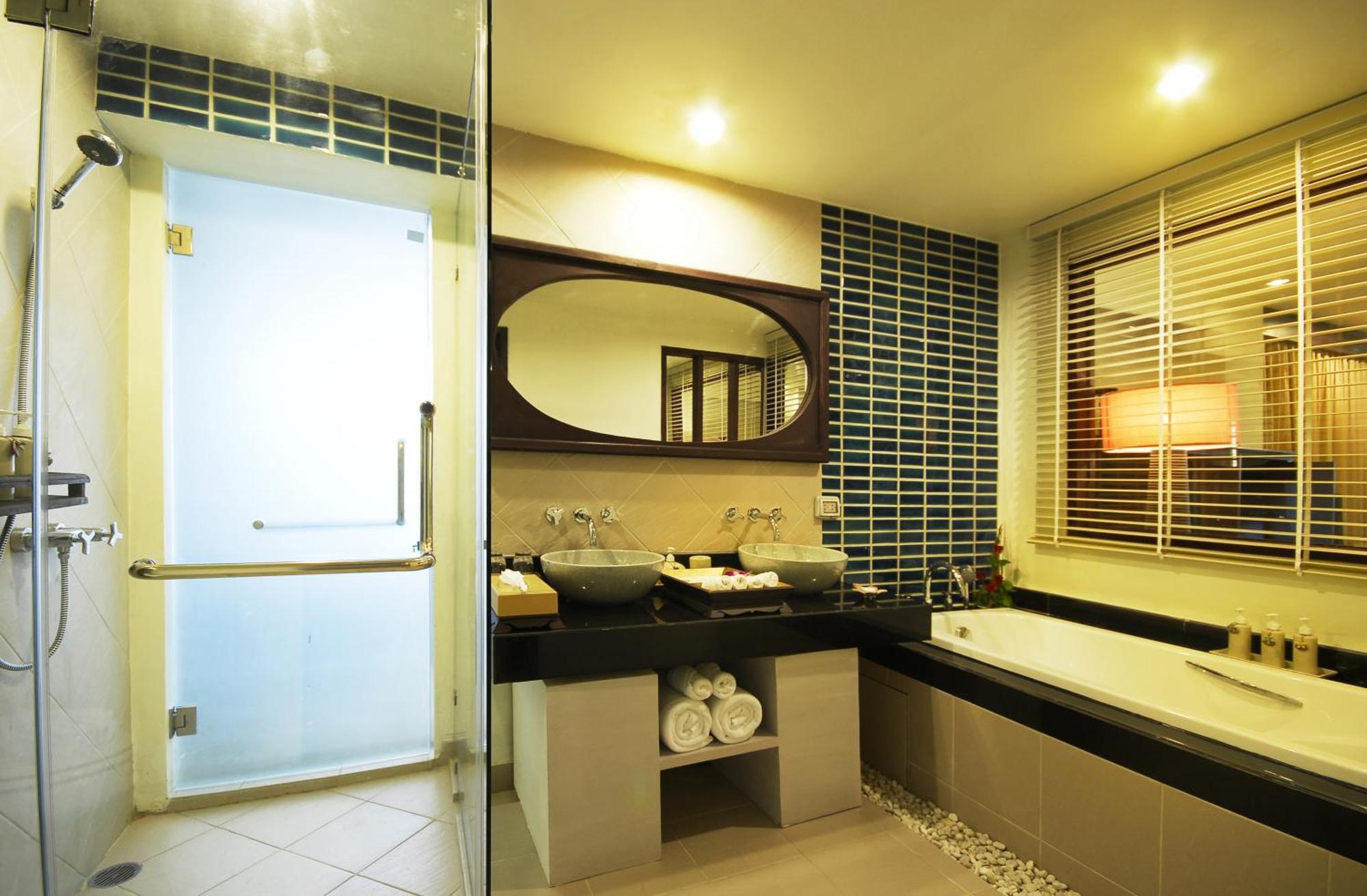 Orchid Jacuzzi Suite