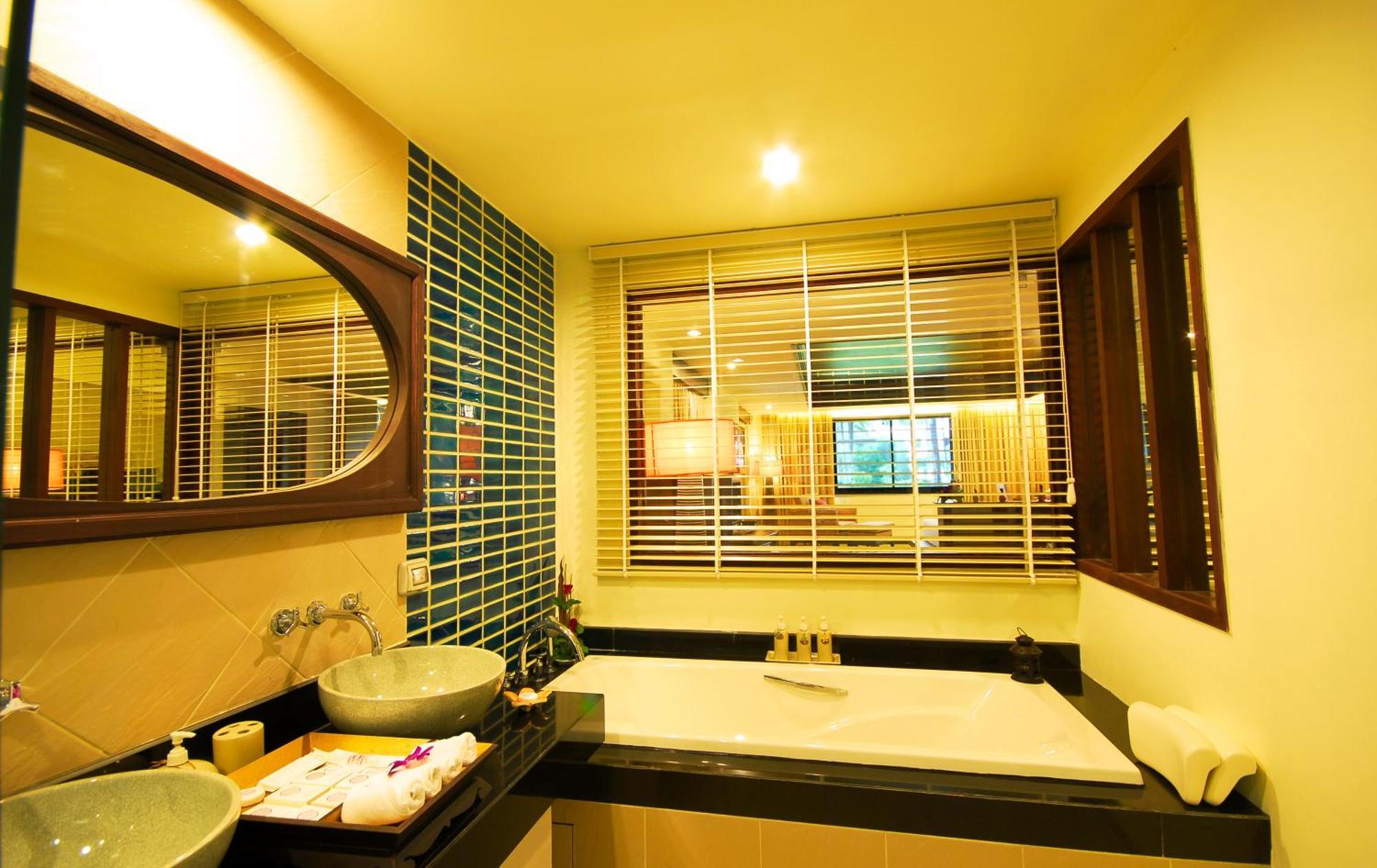 Orchid Jacuzzi Suite