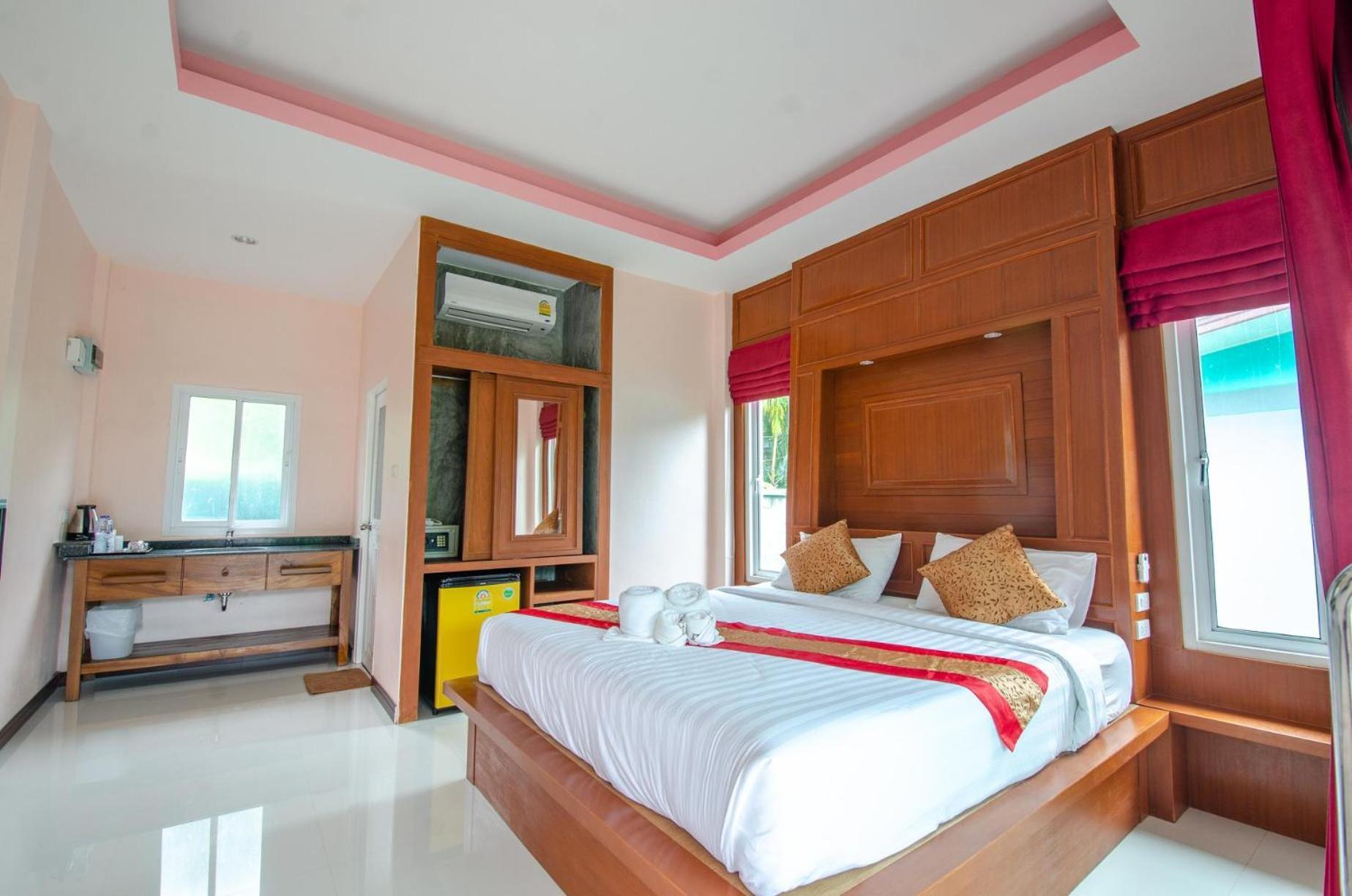 Deluxe Queen Room