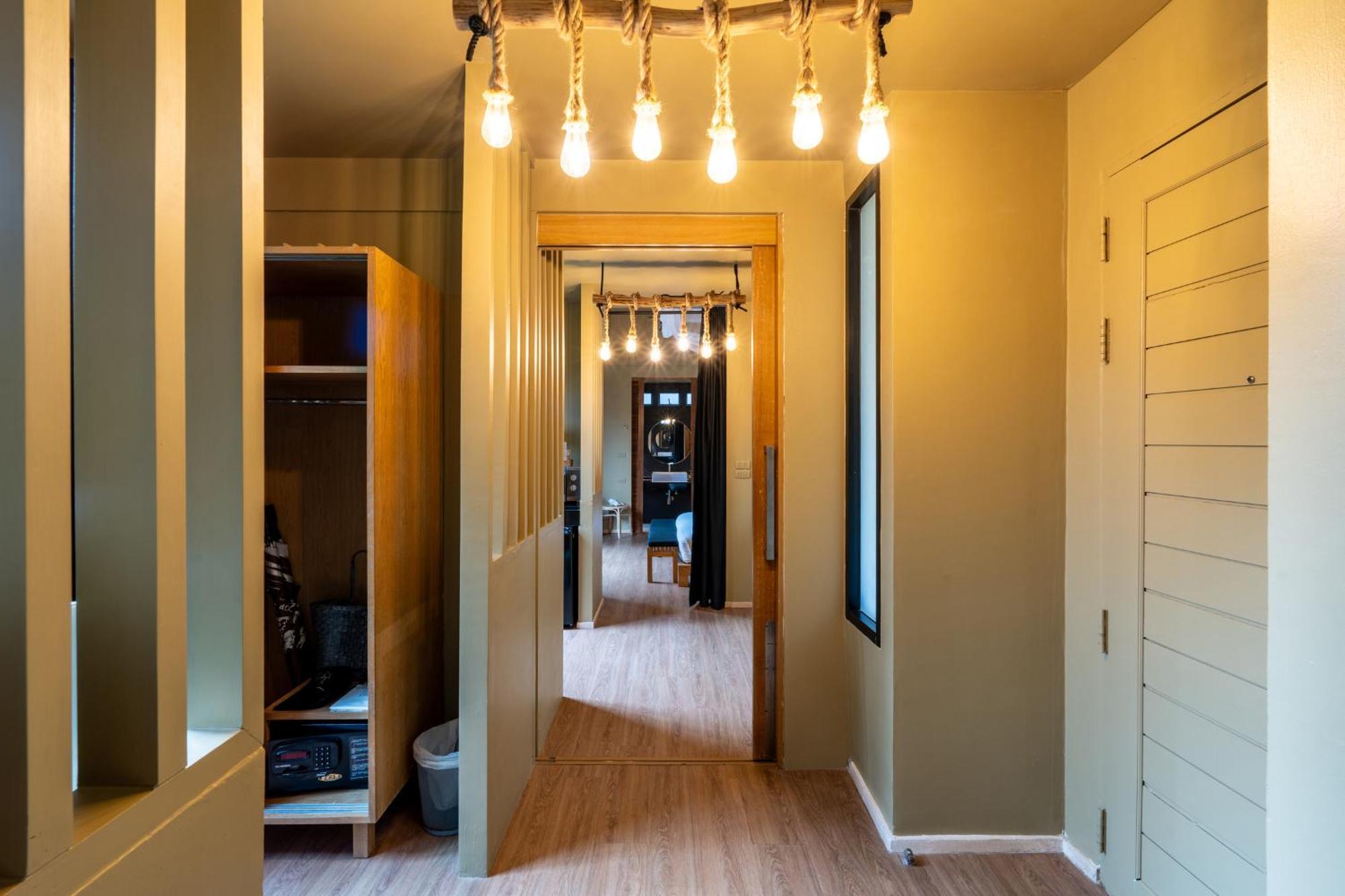 Studio Deluxe Two-Bedroom Kayak Paddle Board Playground