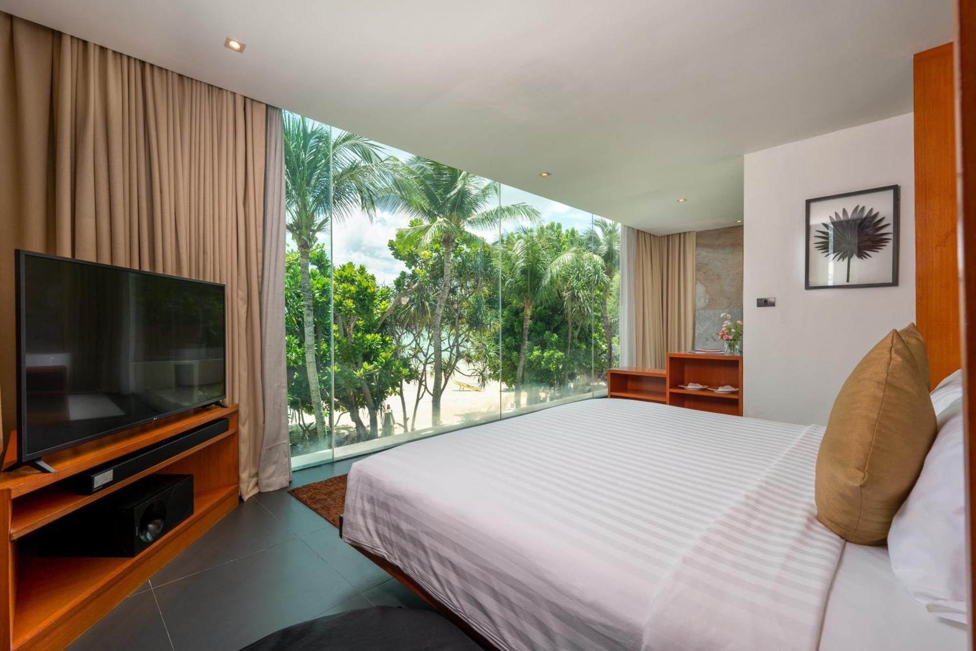 Suite Sea View Daily Complimentary Minibar