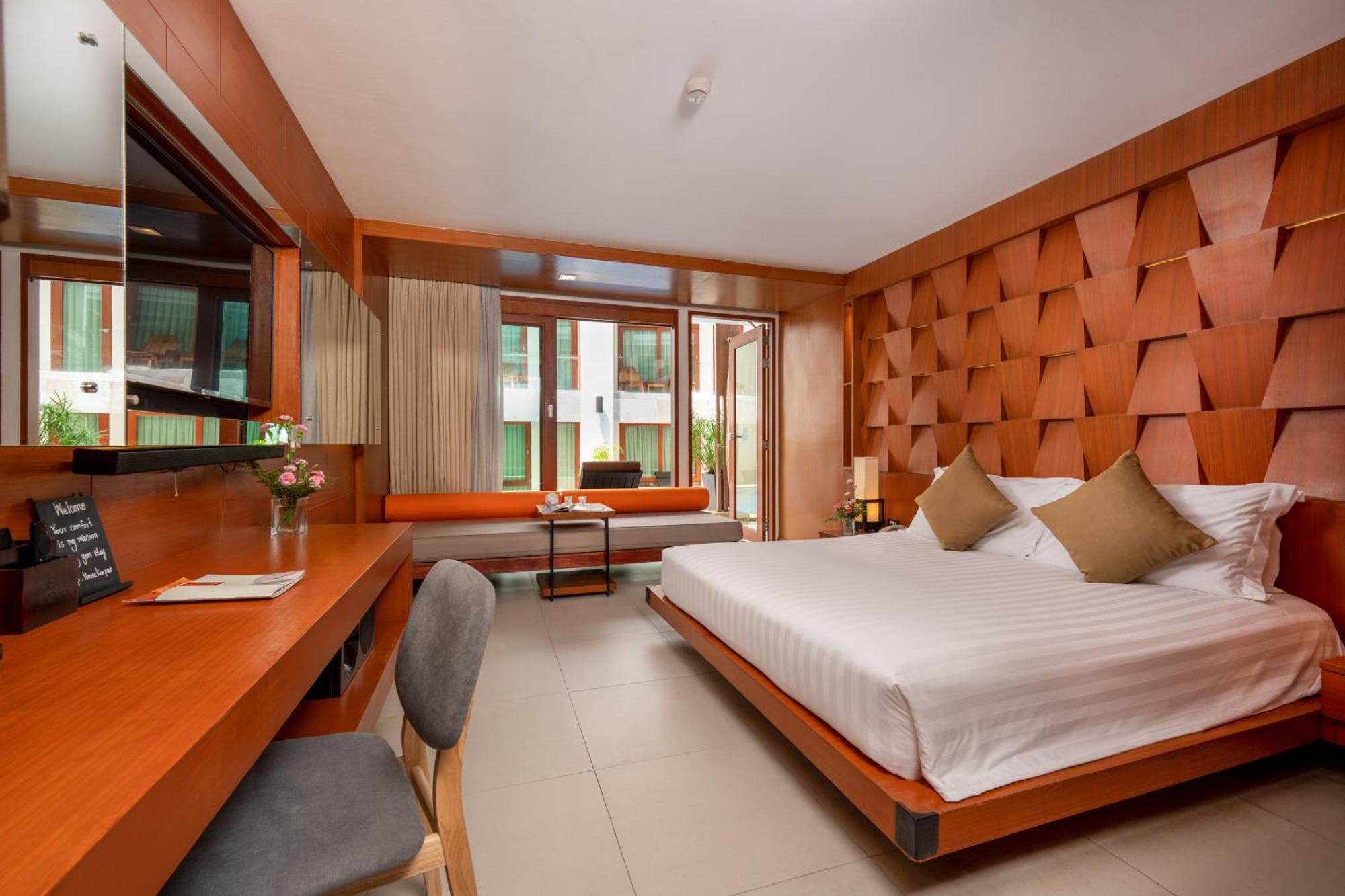 Deluxe Double Room Pool Access Daily Complimentary Minibar