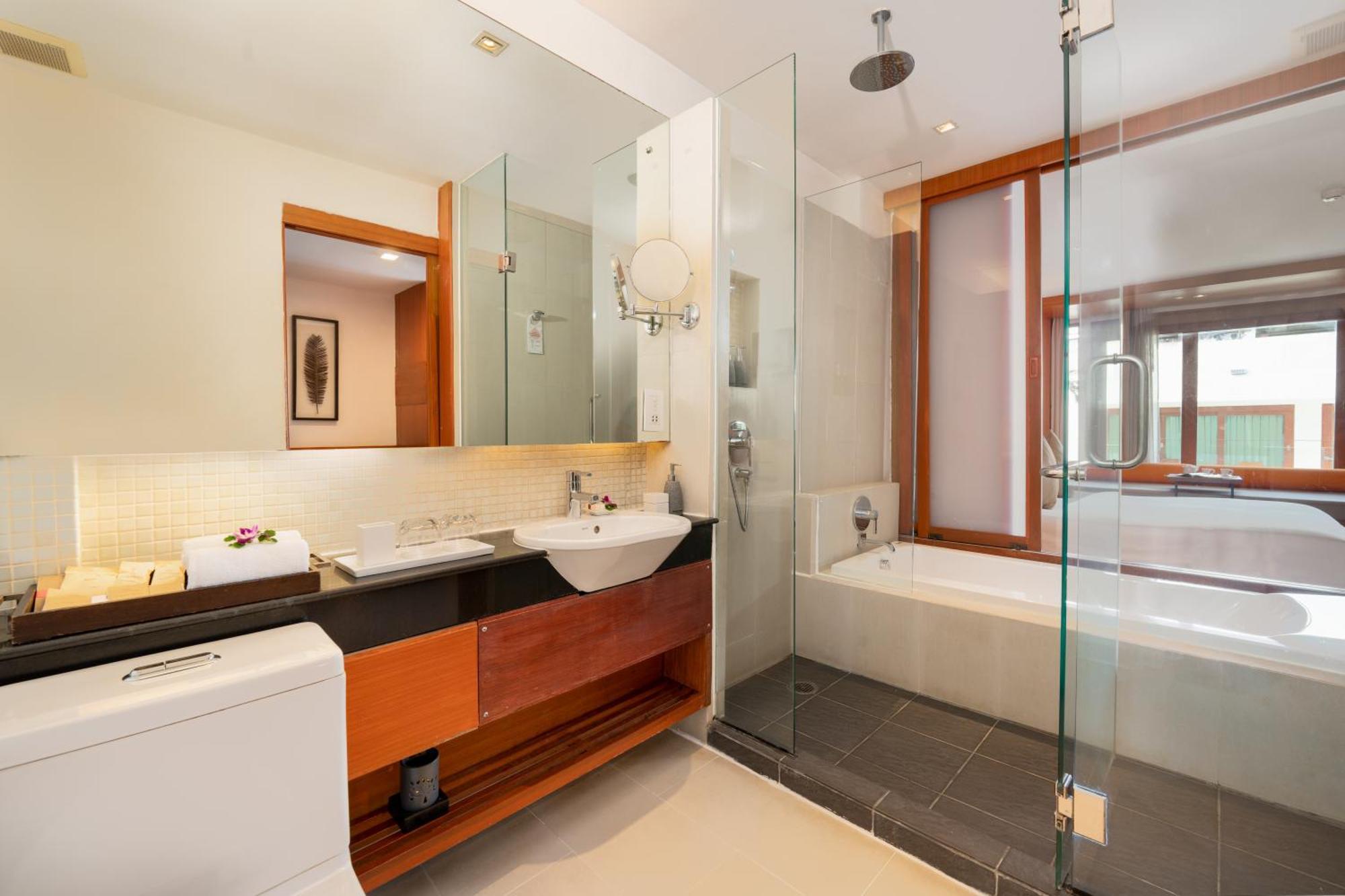 Deluxe Double Room Pool View Daily Complimentary Minibar