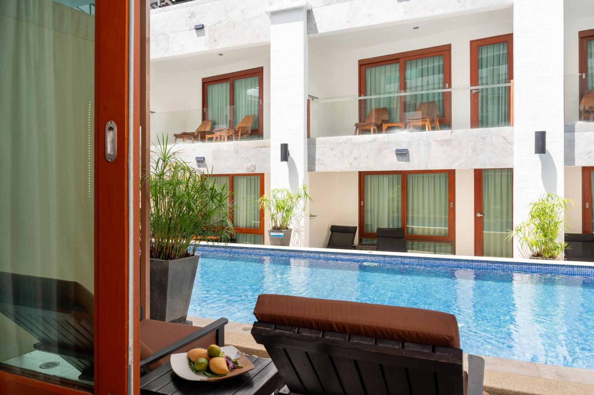 Deluxe Double Room Pool Access Daily Complimentary Minibar