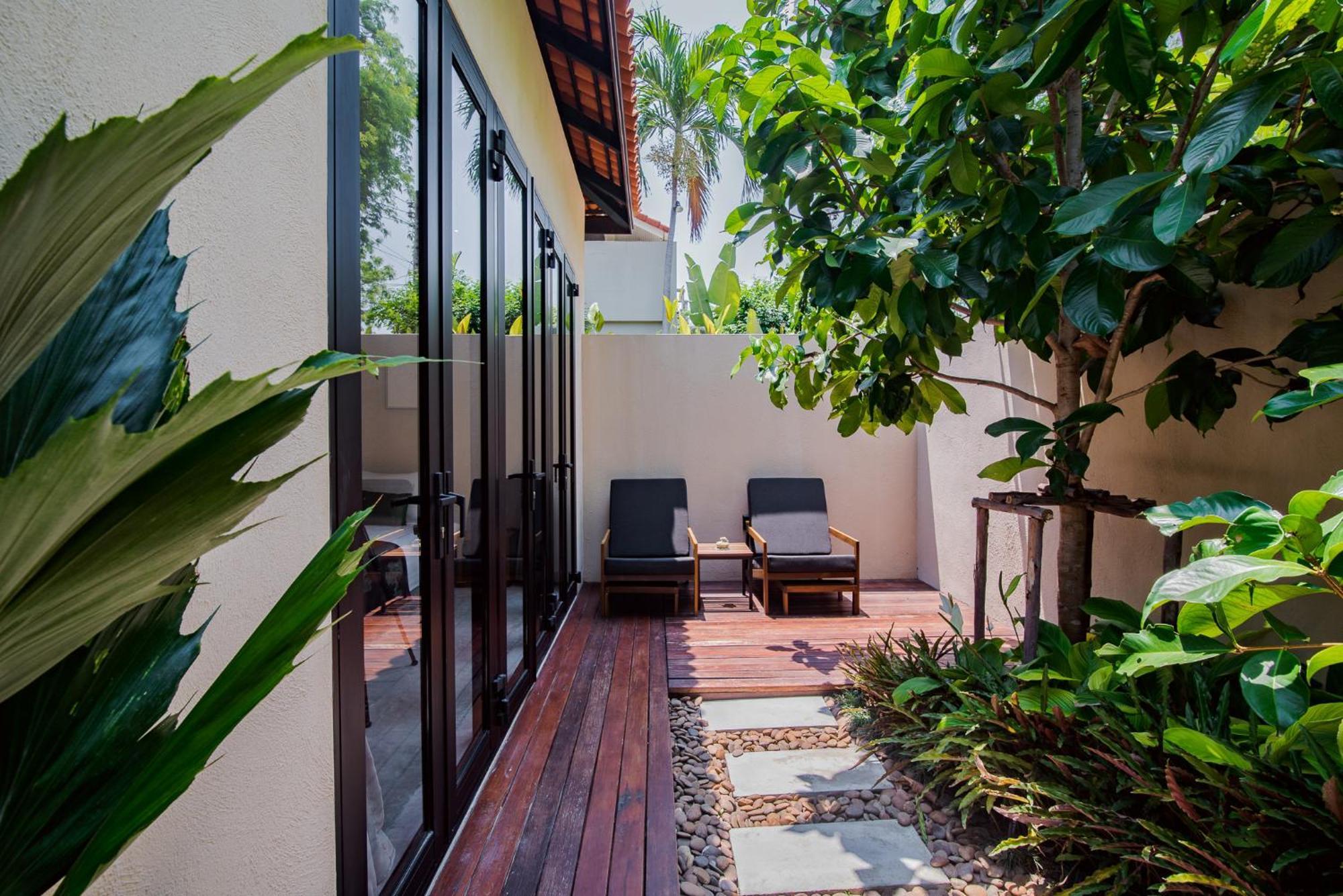 Bungalow Garden View