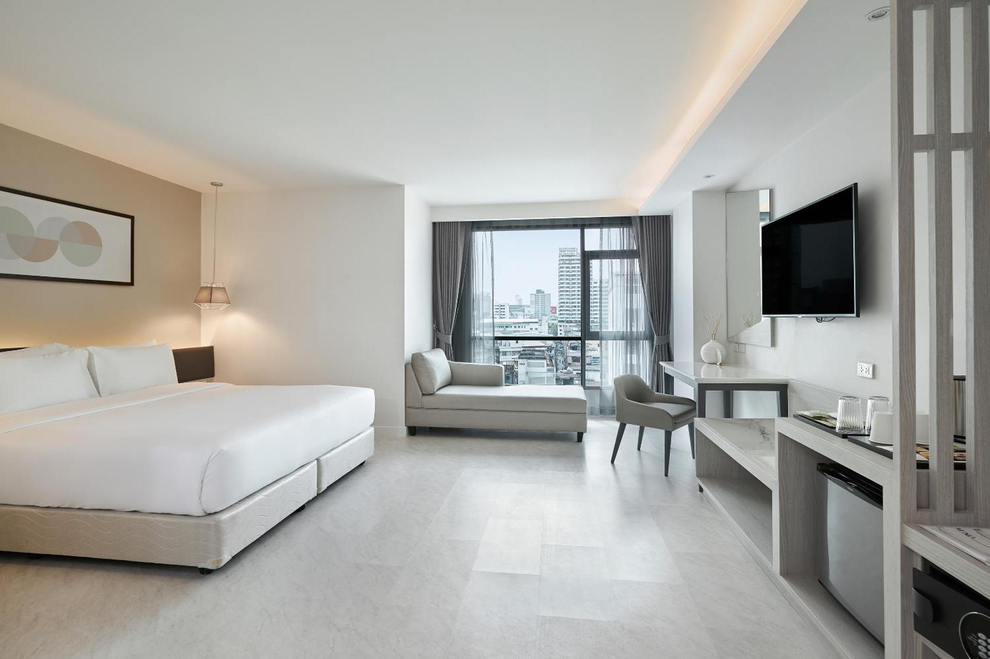 Deluxe Premier Double Room city view