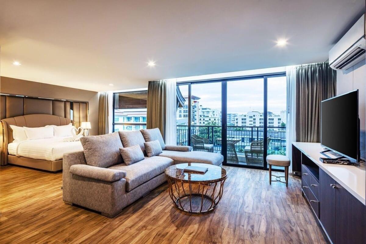 Deluxe King Room