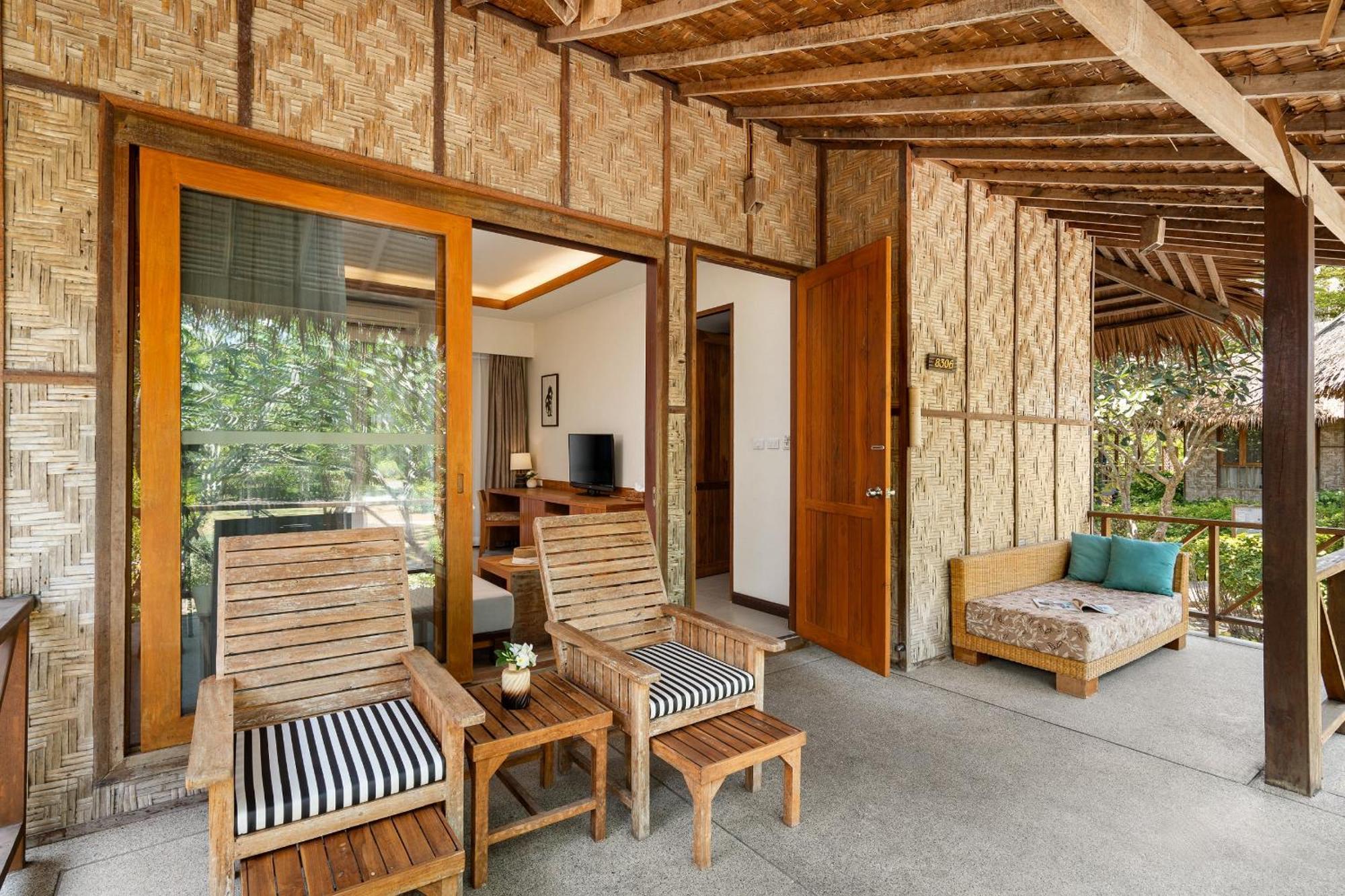 Deluxe Garden Bungalow 1 King
