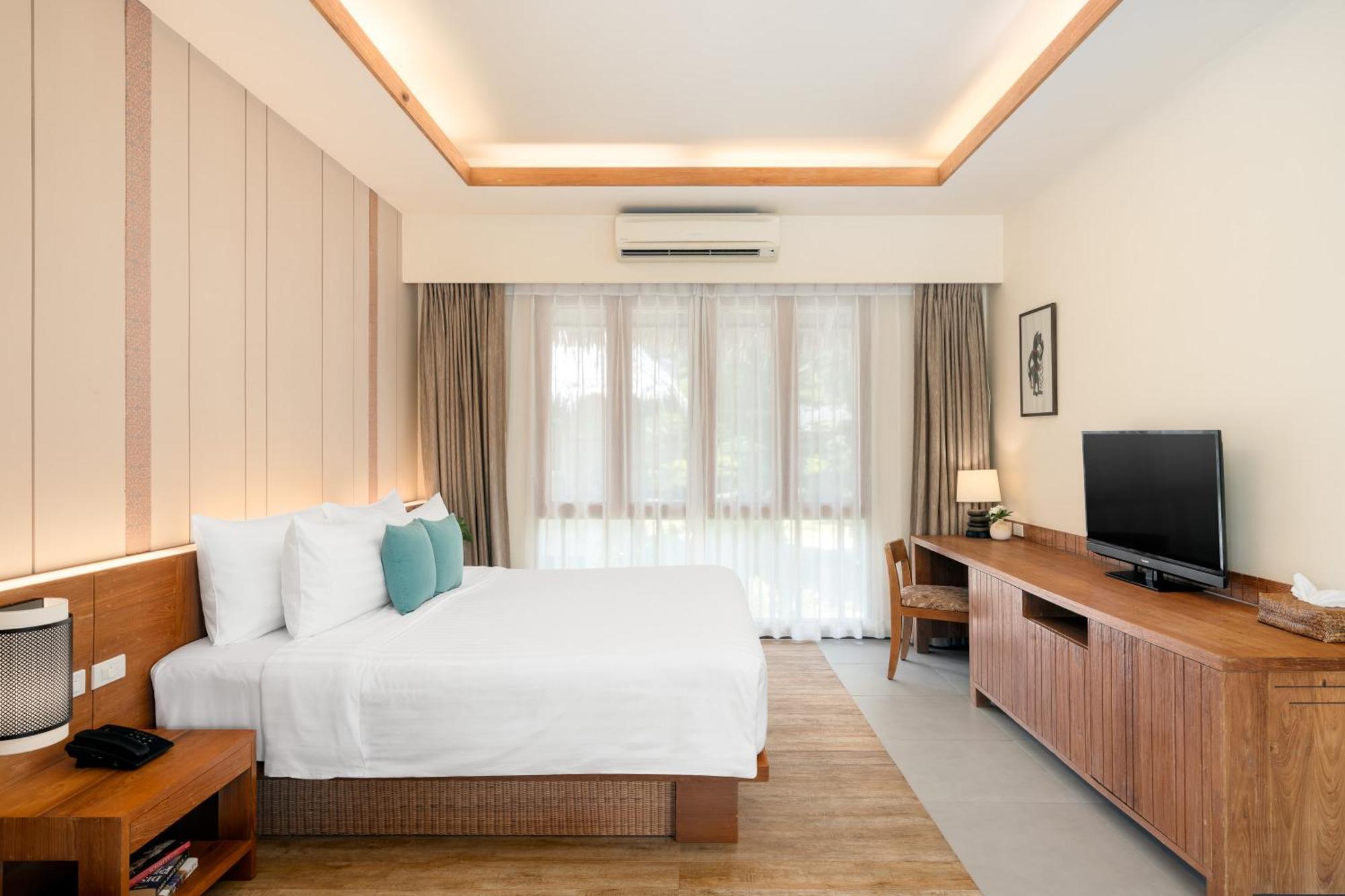 Deluxe Garden Bungalow 1 King