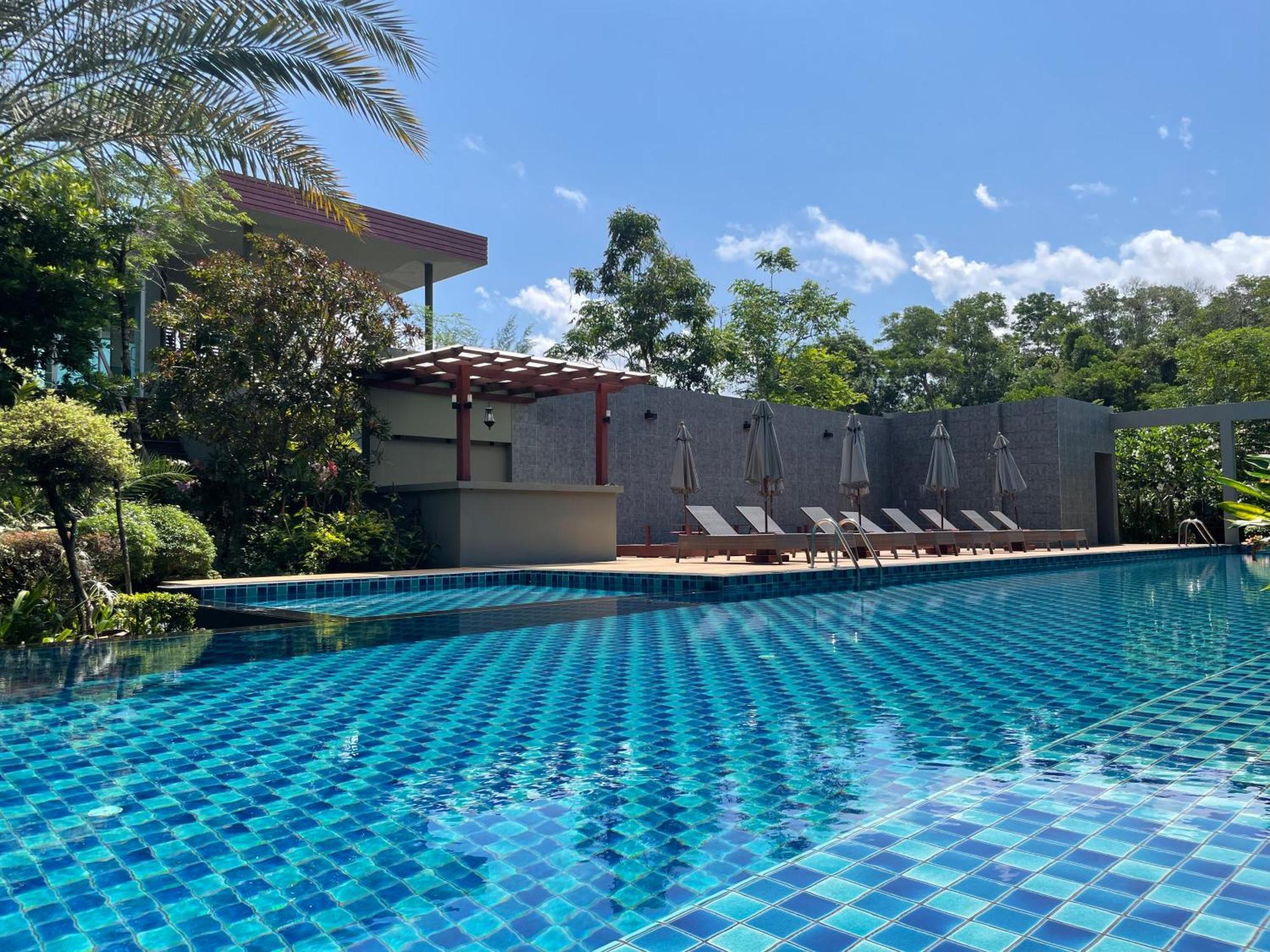 Deluxe Double or Twin Room Pool Access